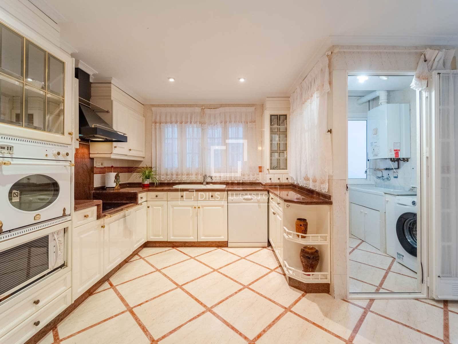 4 soveværelse Lejlighed til salg i Valencia by med garage - € 790.000 (Ref: 9798114)