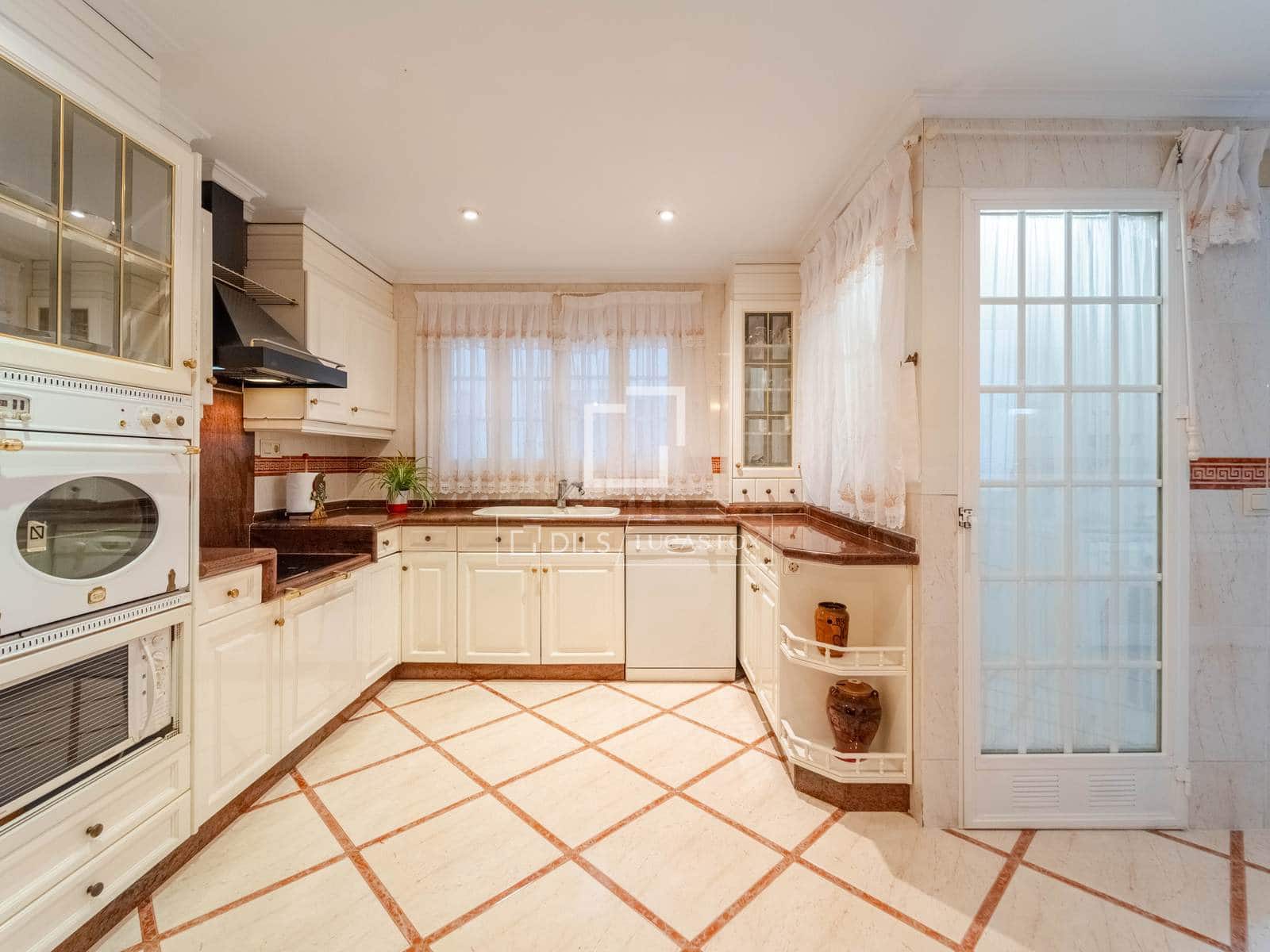 4 soveværelse Lejlighed til salg i Valencia by med garage - € 790.000 (Ref: 9798114)