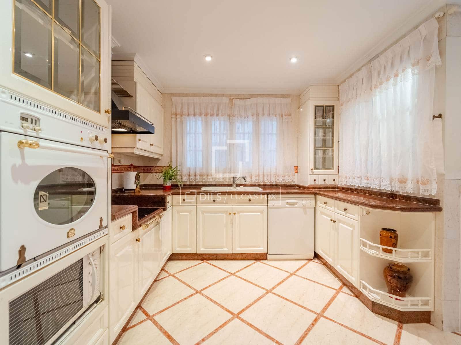 4 soveværelse Lejlighed til salg i Valencia by med garage - € 790.000 (Ref: 9798114)