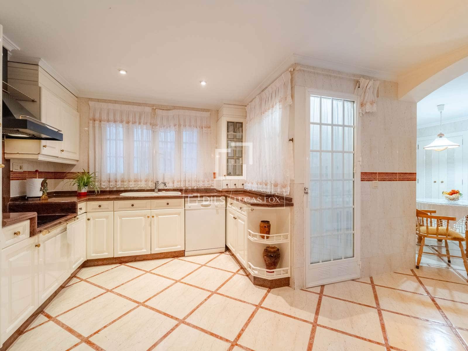 4 soveværelse Lejlighed til salg i Valencia by med garage - € 790.000 (Ref: 9798114)