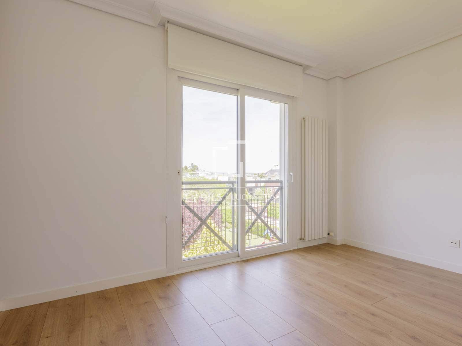 3 sypialnia Penthouse na sprzedaż w Miasto Madryt z basenem - 1 675 000 € (Ref: 9798255)