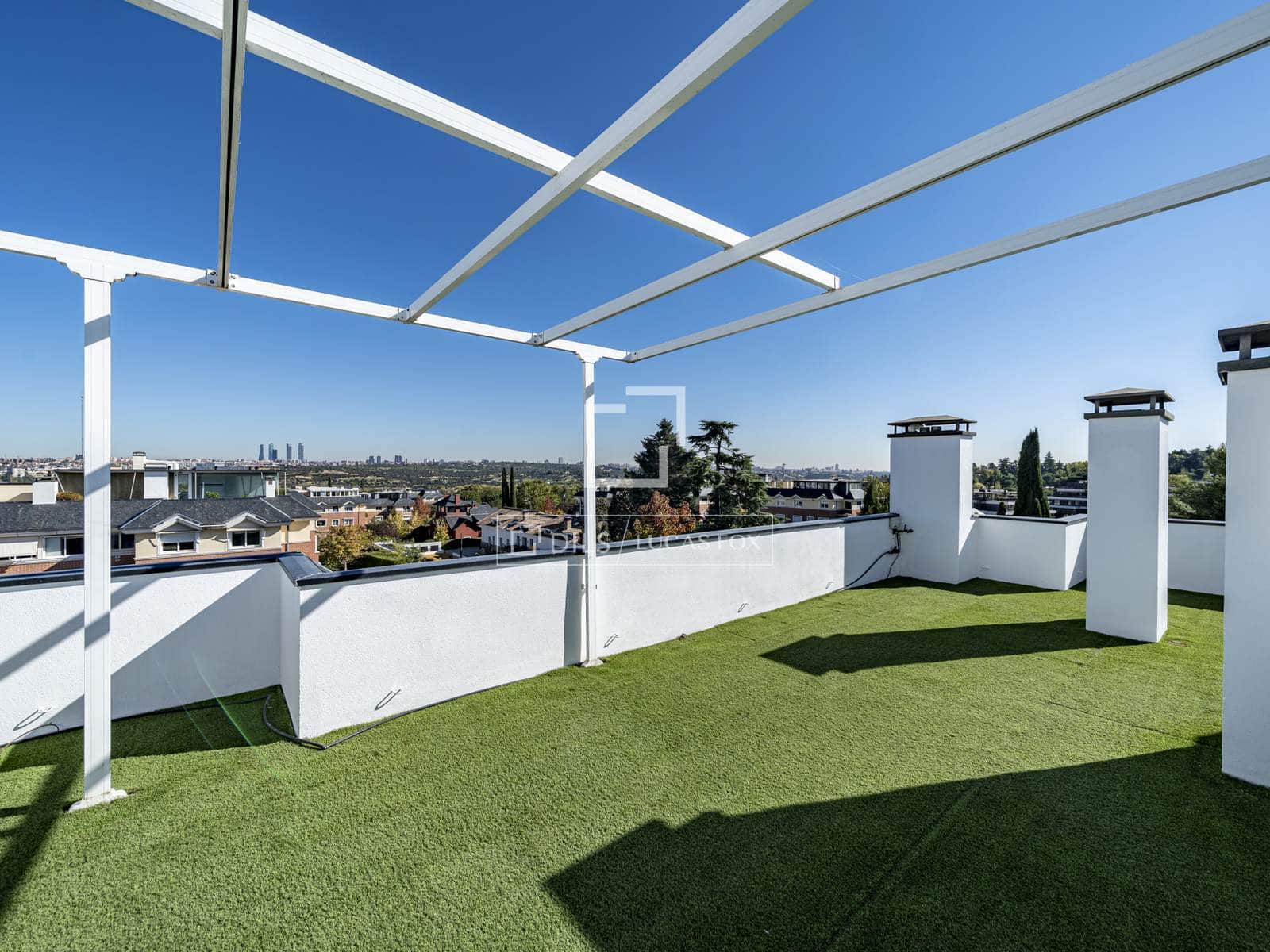 3 sypialnia Penthouse na sprzedaż w Miasto Madryt z basenem - 1 675 000 € (Ref: 9798255)