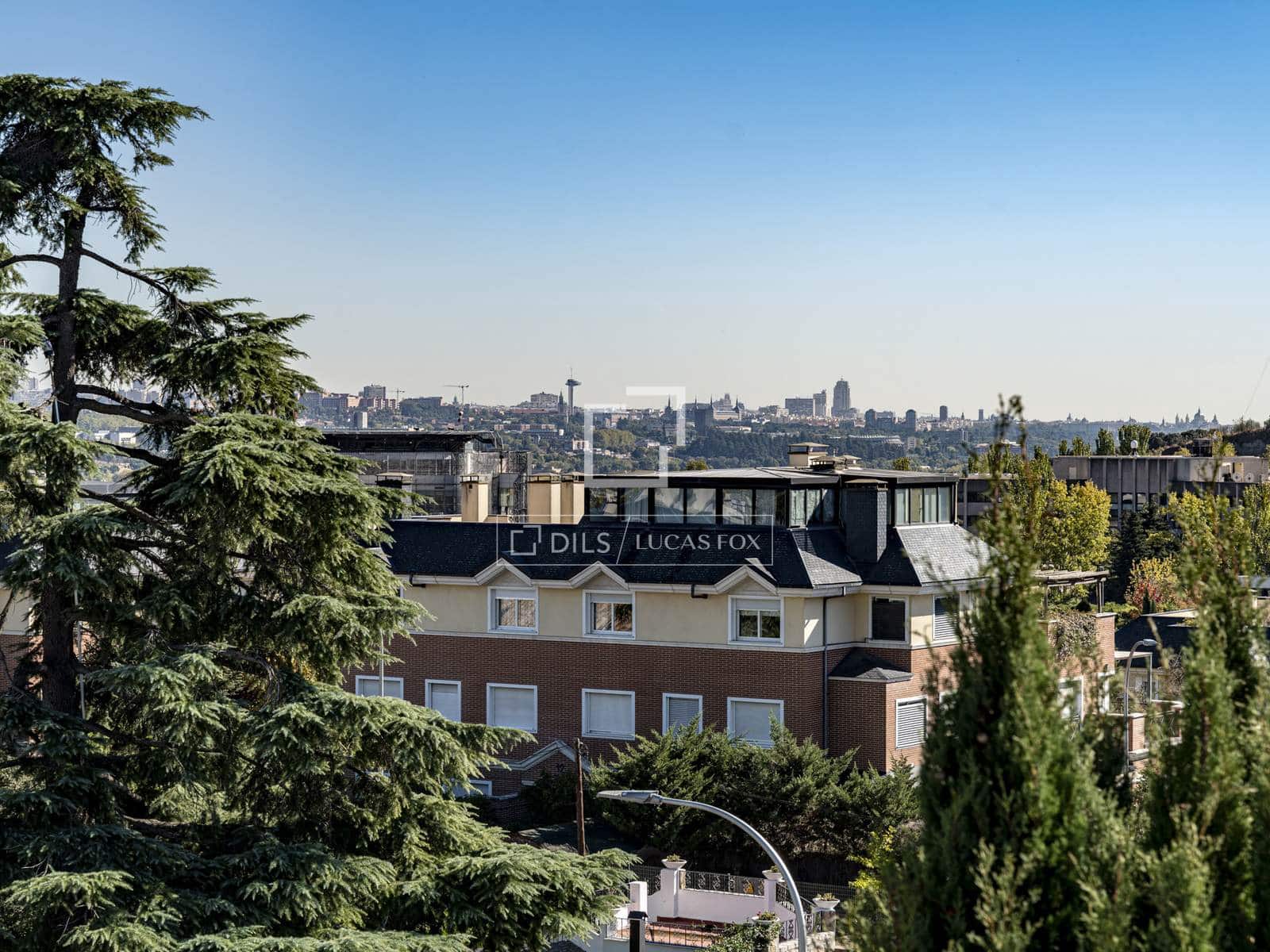 3 sypialnia Penthouse na sprzedaż w Miasto Madryt z basenem - 1 675 000 € (Ref: 9798255)