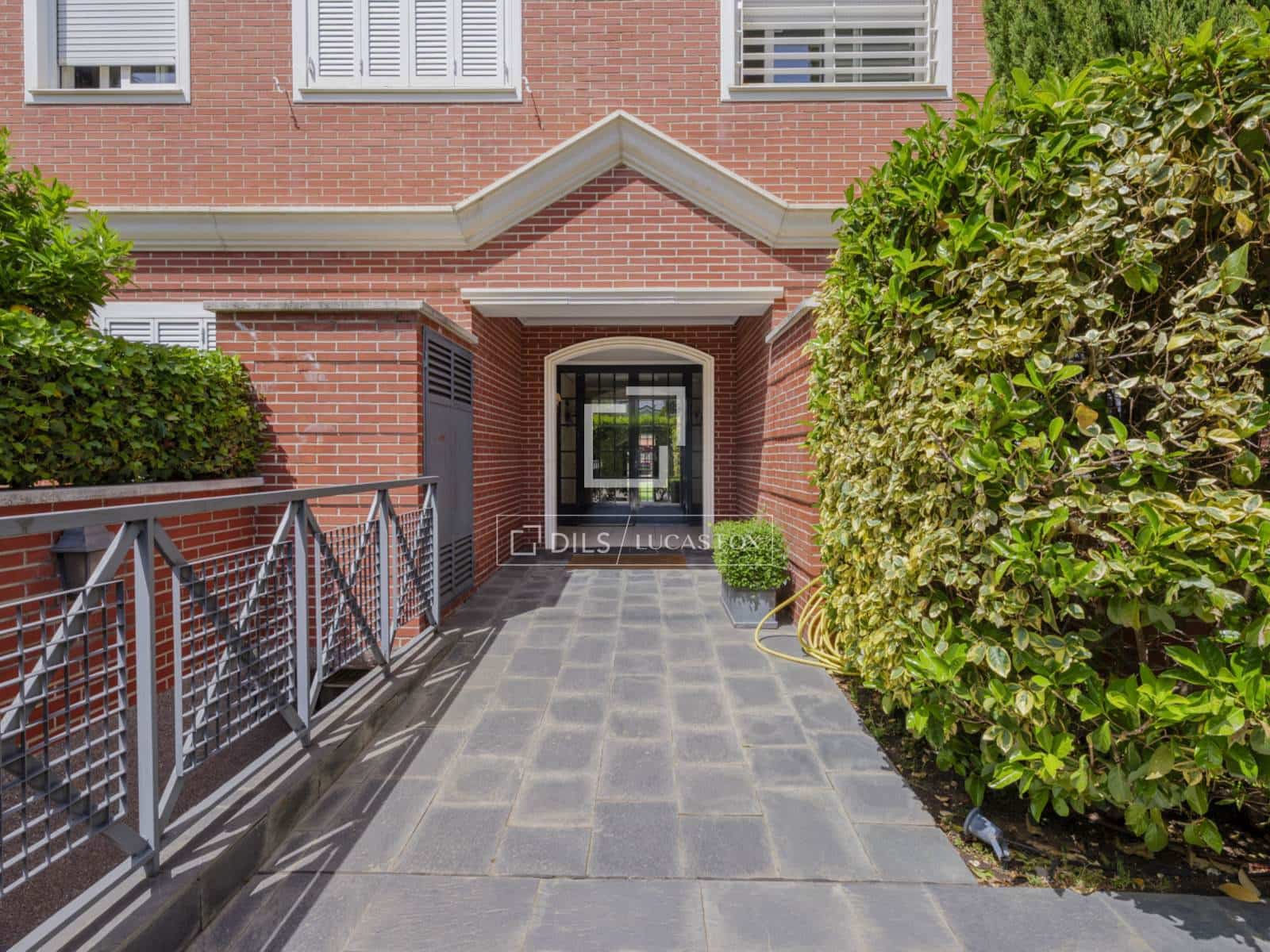 3 sypialnia Penthouse na sprzedaż w Miasto Madryt z basenem - 1 675 000 € (Ref: 9798255)