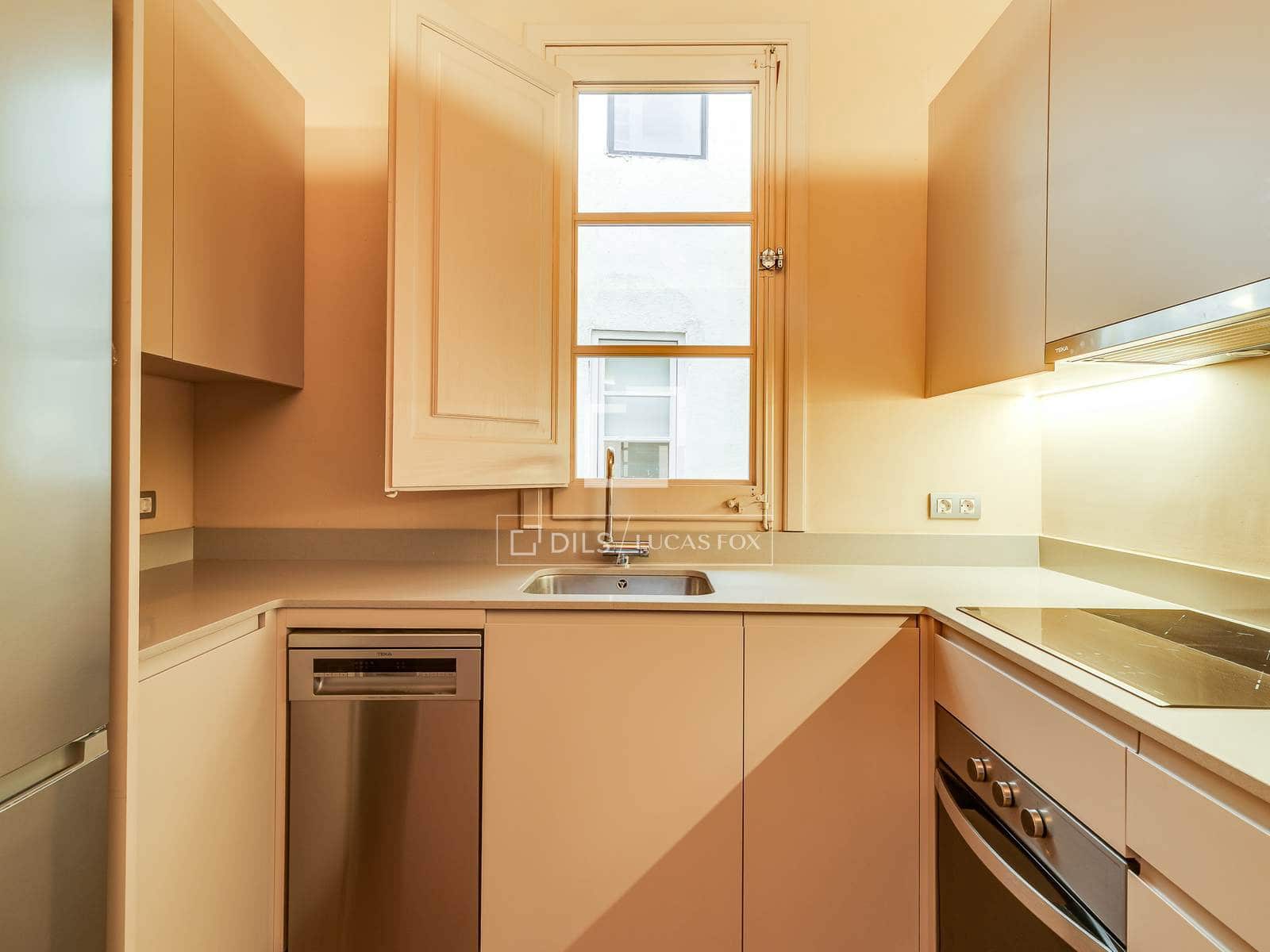 3 bedroom Apartment for sale in Barcelona city - € 895,000 (Ref: 9802941)