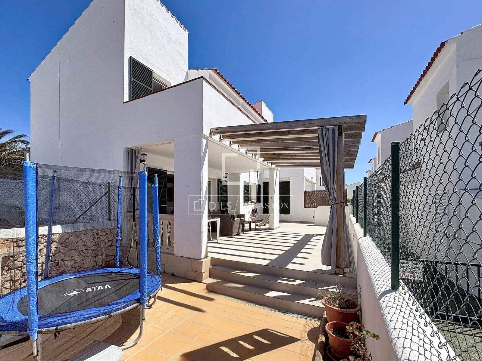 3 soverom Villa til salgs i Es Mercadal med svømmebasseng garasje - € 475 000 (Ref: 9802945)