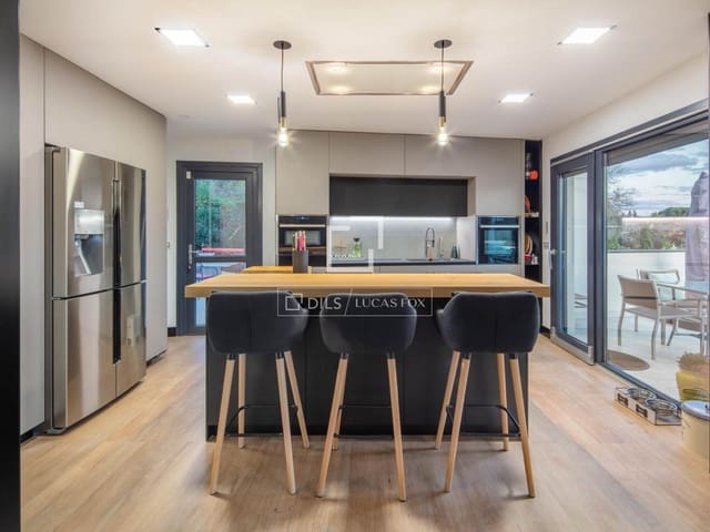 5 bedroom Villa for sale in Las Rozas de Madrid with pool garage - € 2,550,000 (Ref: 9803719)