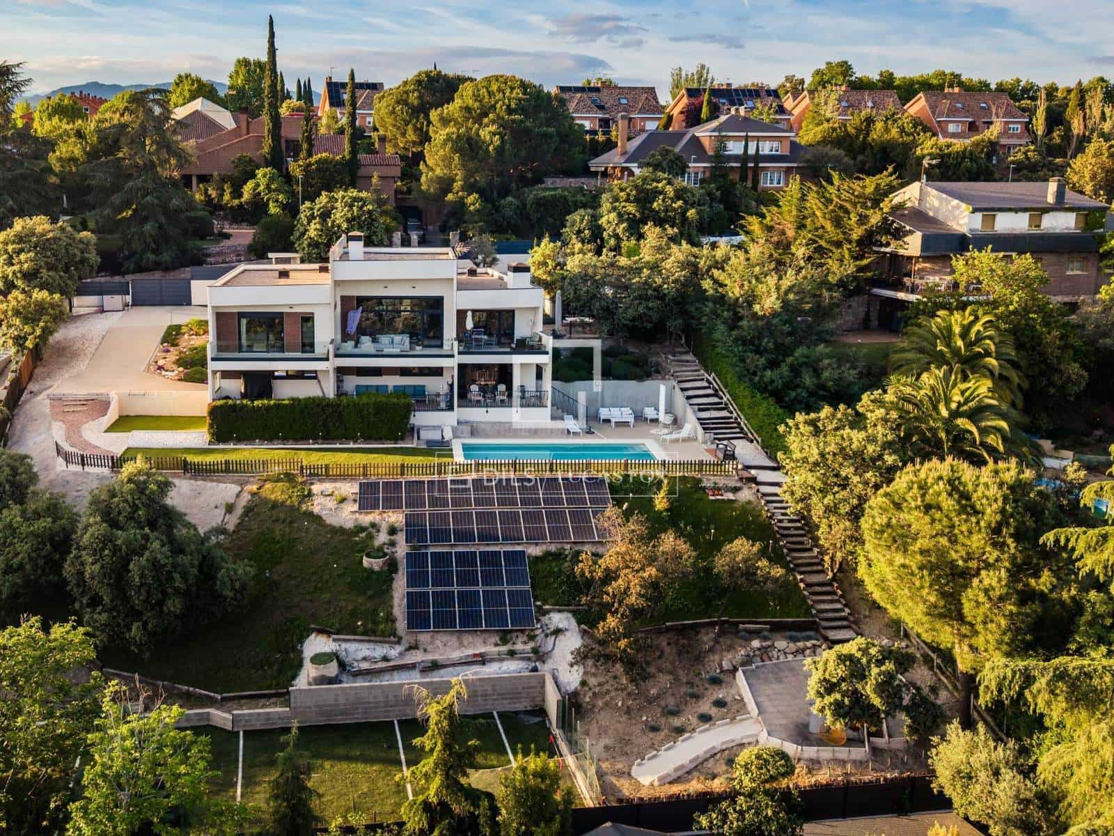 5 bedroom Villa for sale in Las Rozas de Madrid with pool garage - € 2,550,000 (Ref: 9803719)