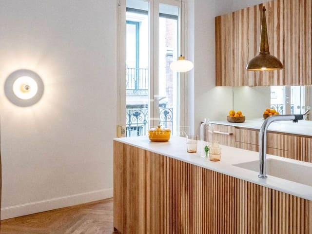 Apartamento de 2 habitaciones en Madrid ciudad en venta - 1.300.000 € (Ref: 9803721)