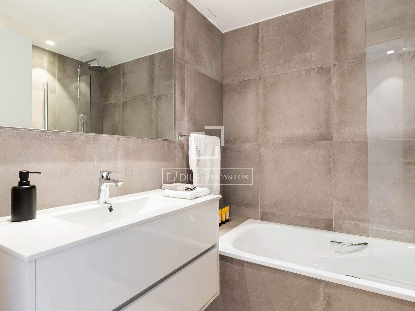 6 soveværelse Villa til leje i Gava med swimmingpool garage - € 6.200 (Ref: 9803724)