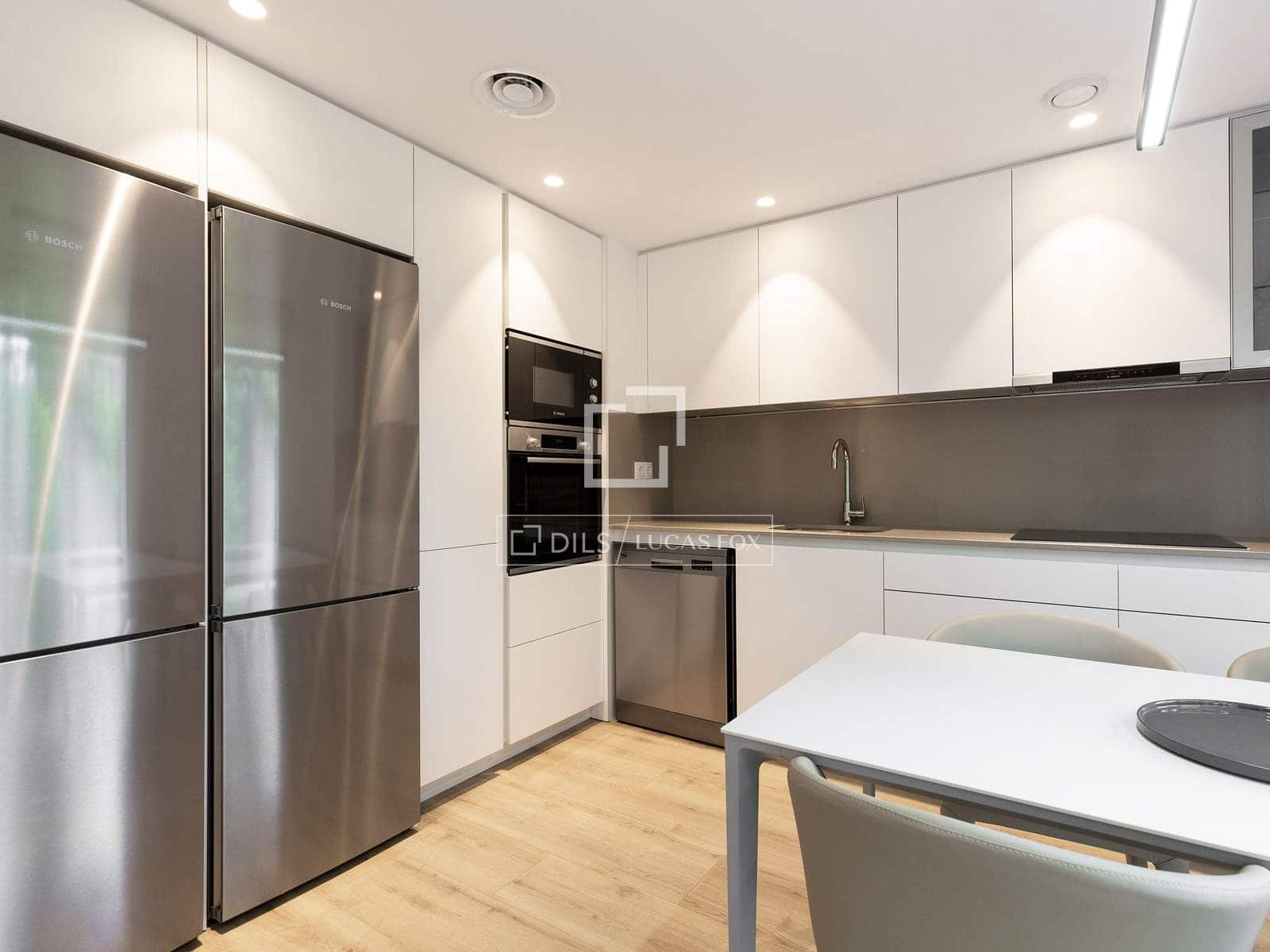 6 soveværelse Villa til leje i Gava med swimmingpool garage - € 6.200 (Ref: 9803724)