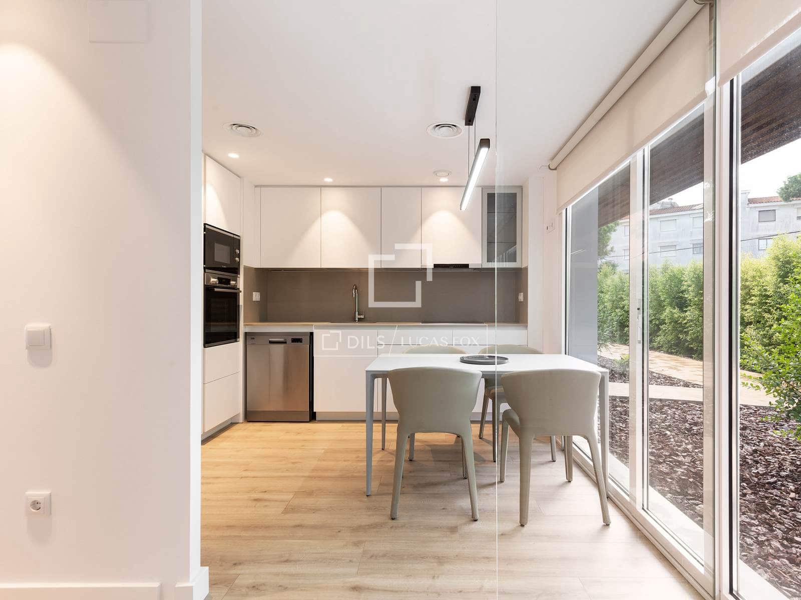 6 soveværelse Villa til leje i Gava med swimmingpool garage - € 6.200 (Ref: 9803724)