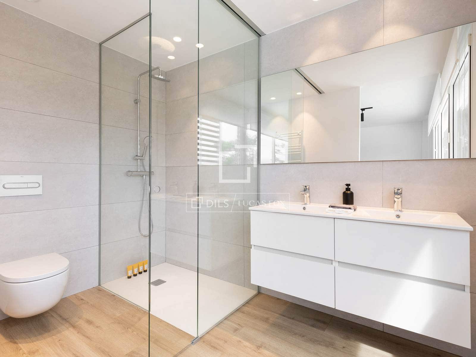 6 soveværelse Villa til leje i Gava med swimmingpool garage - € 6.200 (Ref: 9803724)