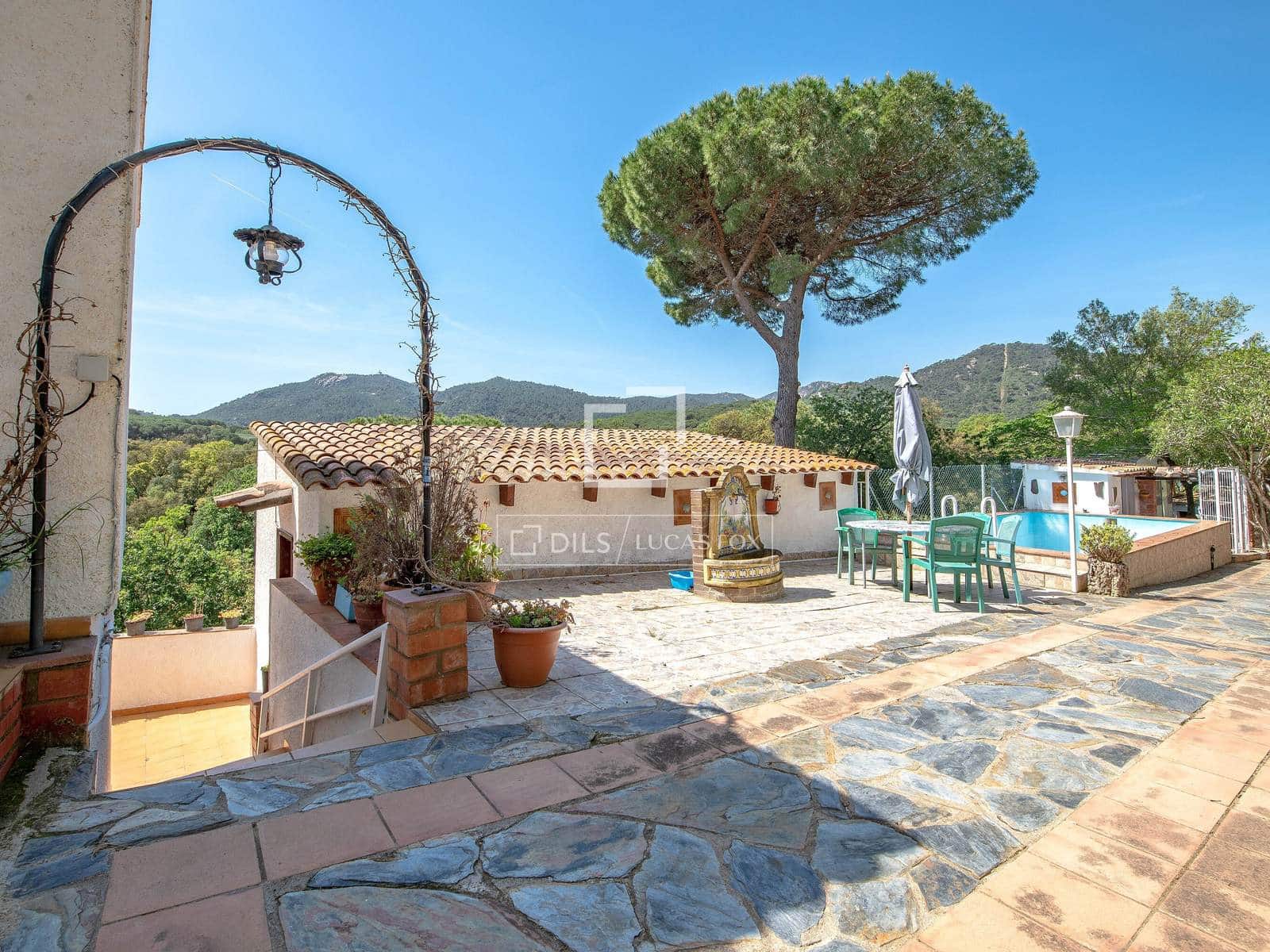 Chalet de 6 habitaciones en Sant Feliu de Guíxols en venta con piscina garaje - 850.000 € (Ref: 9803727)