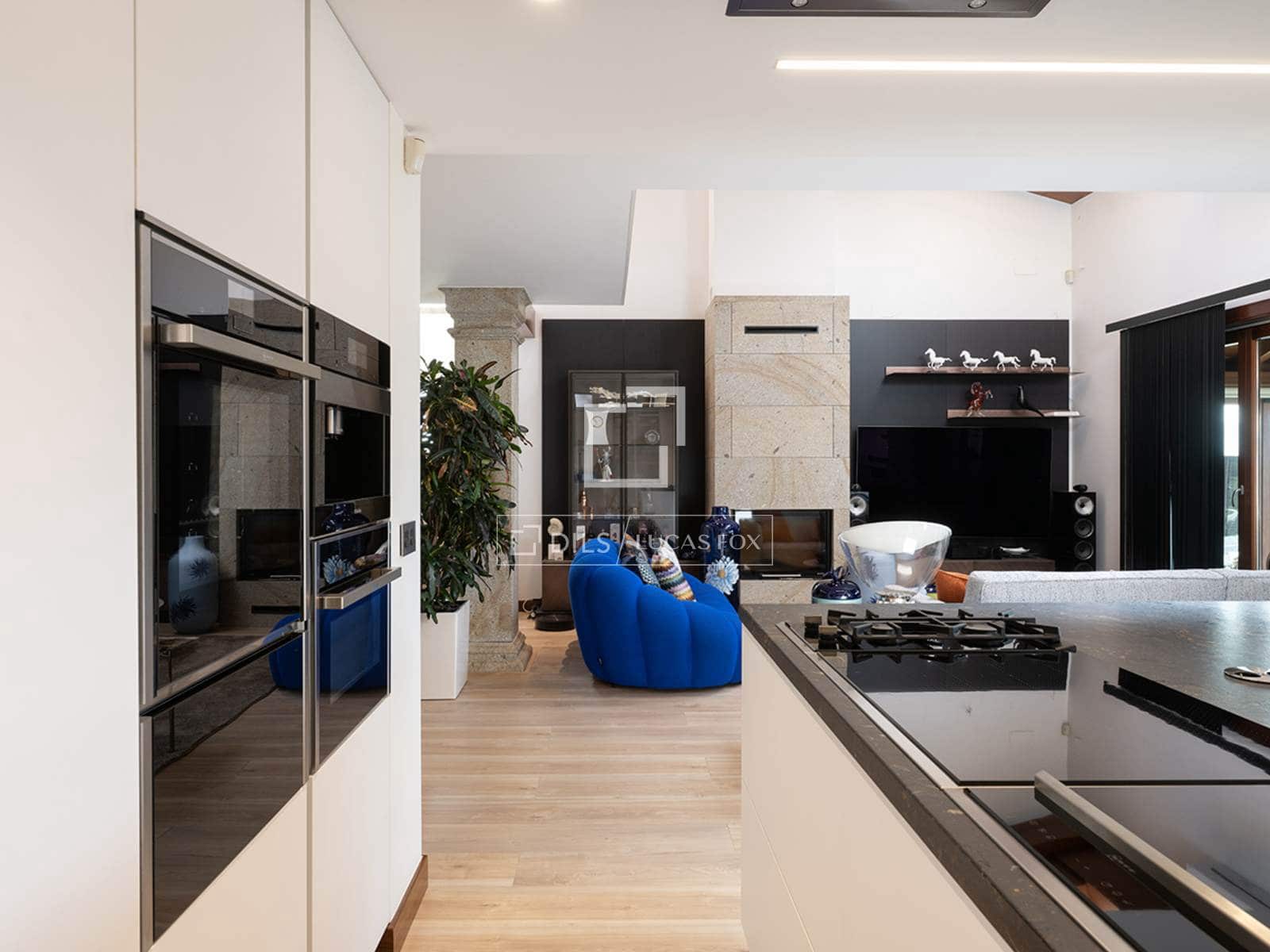 3 slaapkamer Villa te koop in Mos met zwembad garage - € 690.000 (Ref: 9803794)