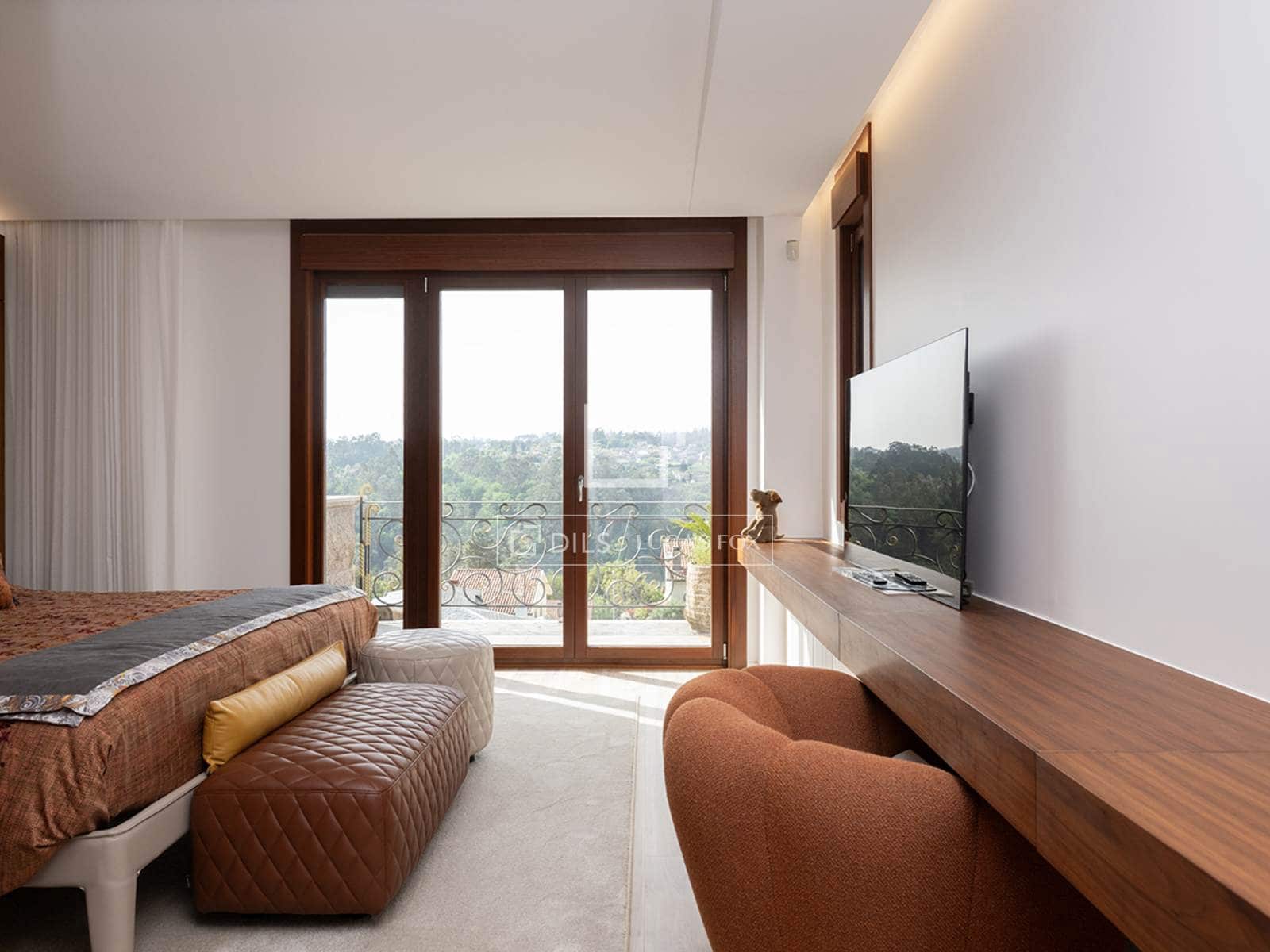 3 slaapkamer Villa te koop in Mos met zwembad garage - € 690.000 (Ref: 9803794)