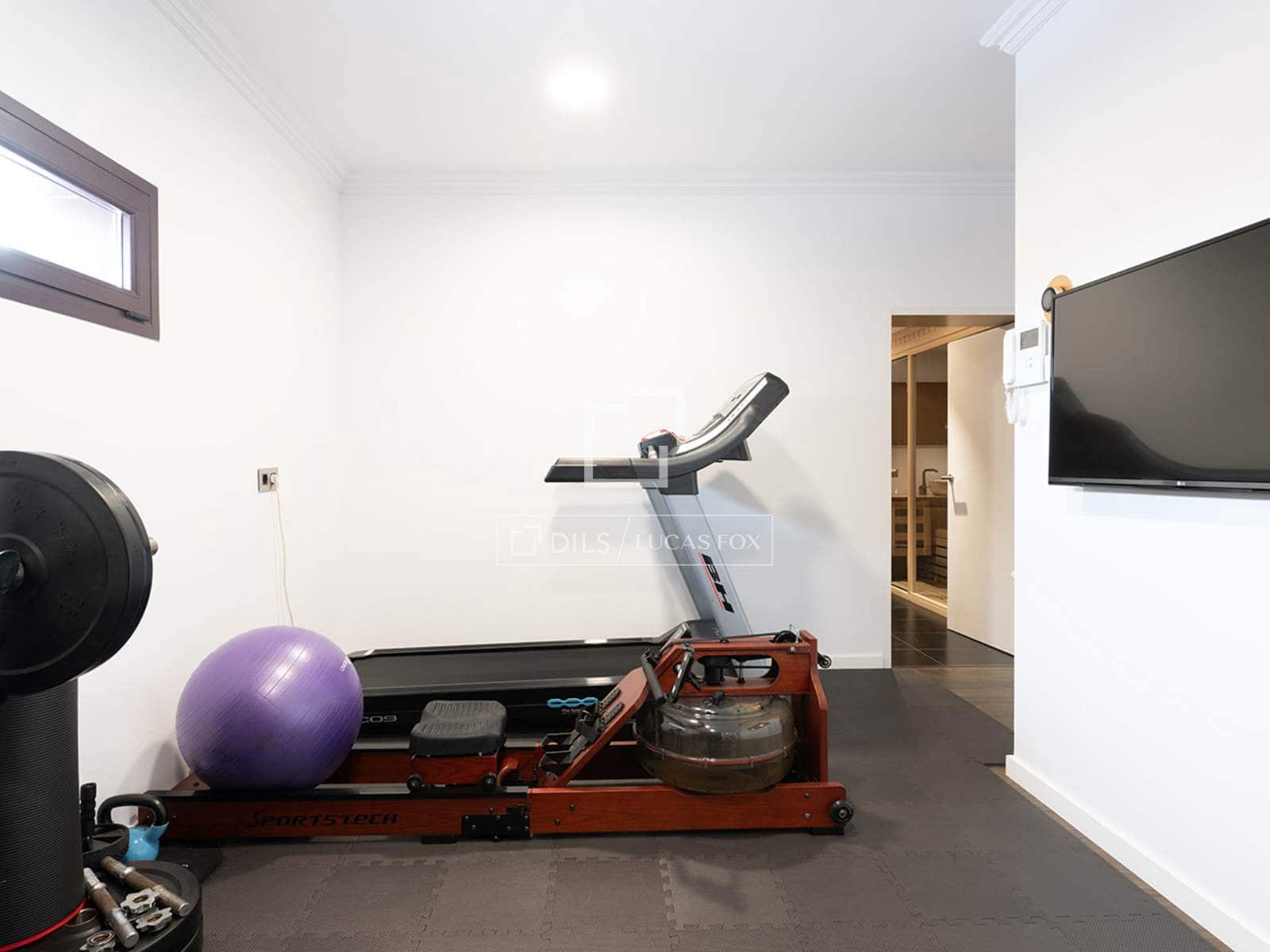 3 slaapkamer Villa te koop in Mos met zwembad garage - € 690.000 (Ref: 9803794)