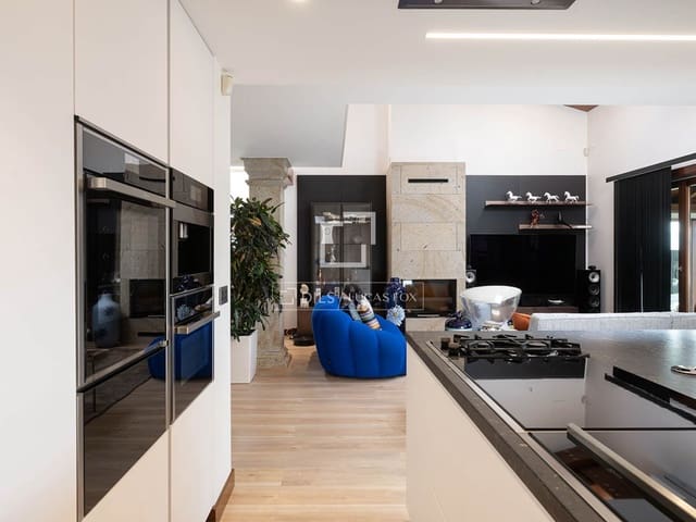 3 slaapkamer Villa te koop in Mos met zwembad garage - € 690.000 (Ref: 9803794)