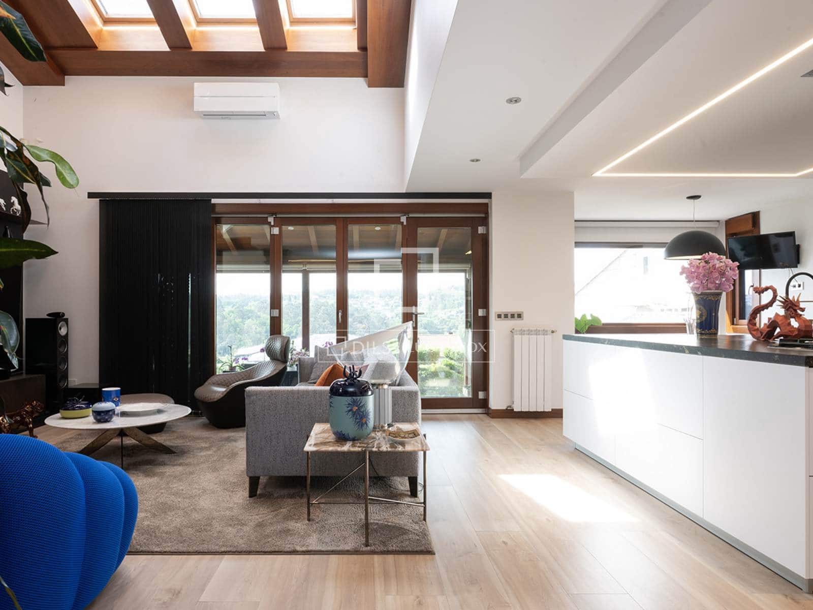 3 slaapkamer Villa te koop in Mos met zwembad garage - € 690.000 (Ref: 9803794)