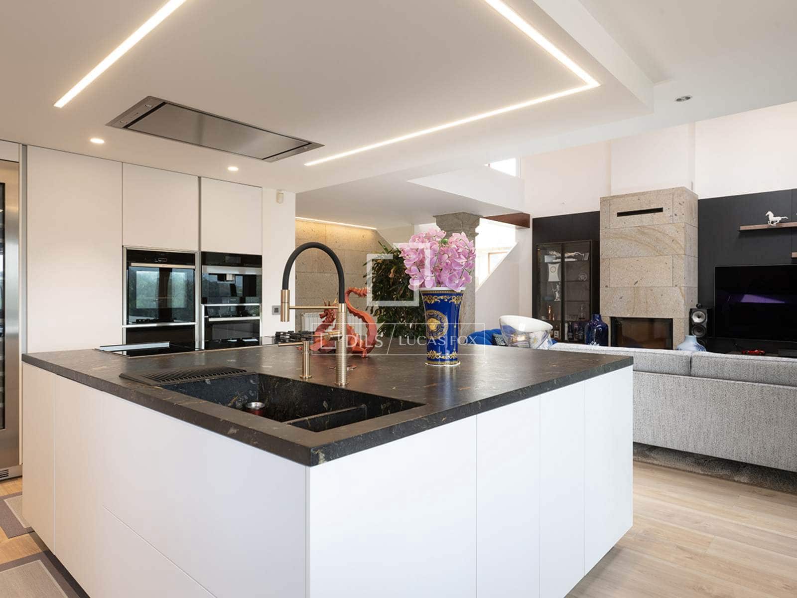 3 slaapkamer Villa te koop in Mos met zwembad garage - € 690.000 (Ref: 9803794)