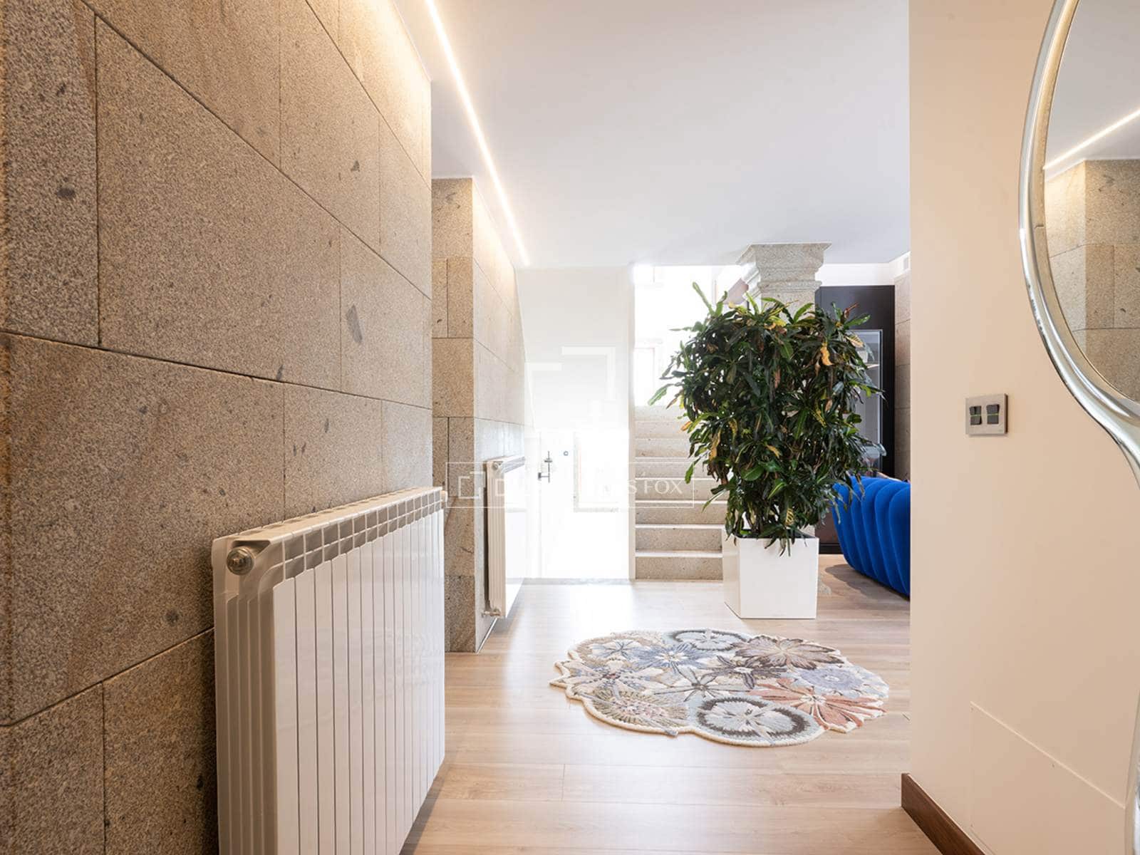 3 slaapkamer Villa te koop in Mos met zwembad garage - € 690.000 (Ref: 9803794)