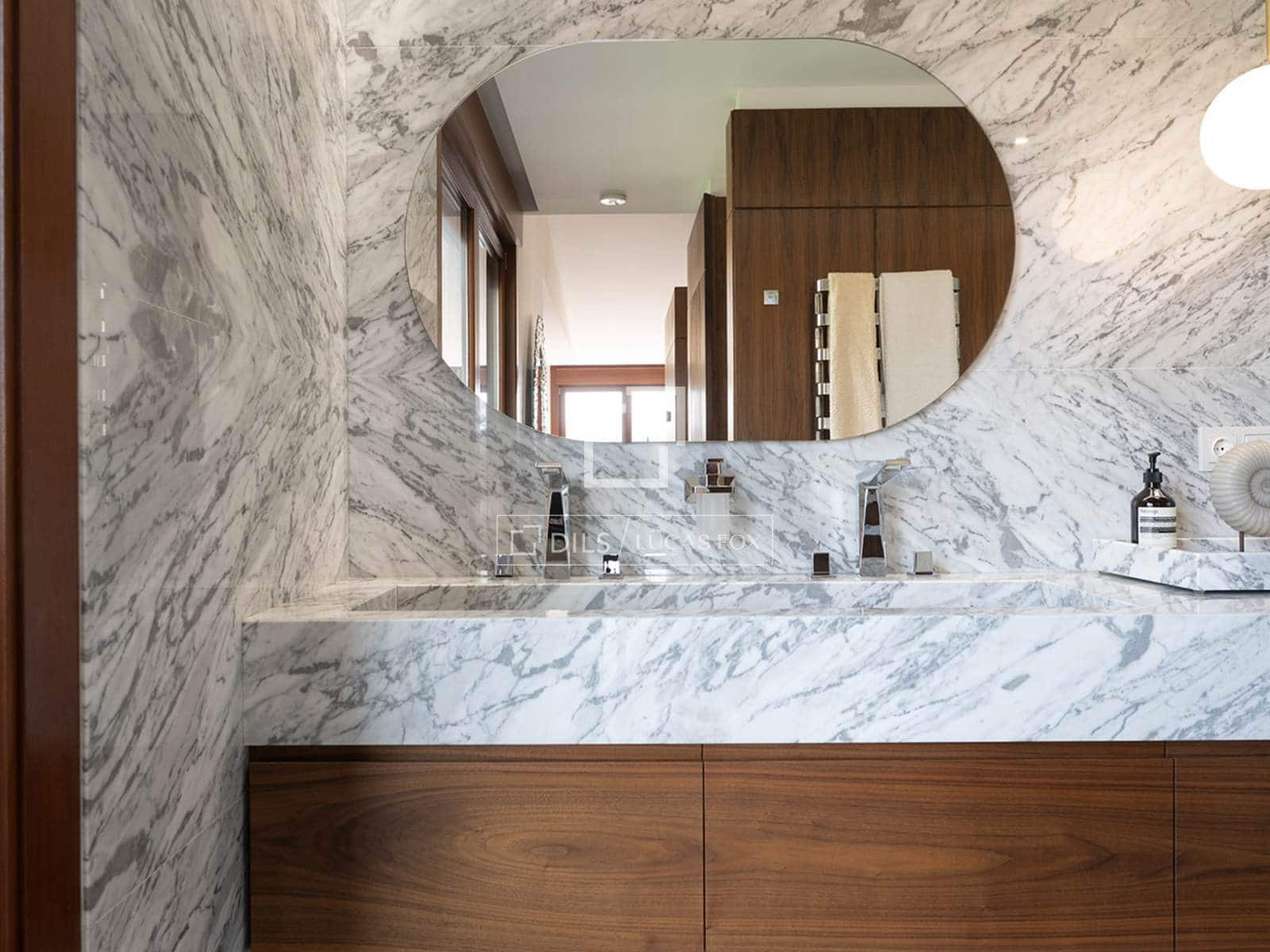 3 slaapkamer Villa te koop in Mos met zwembad garage - € 690.000 (Ref: 9803794)