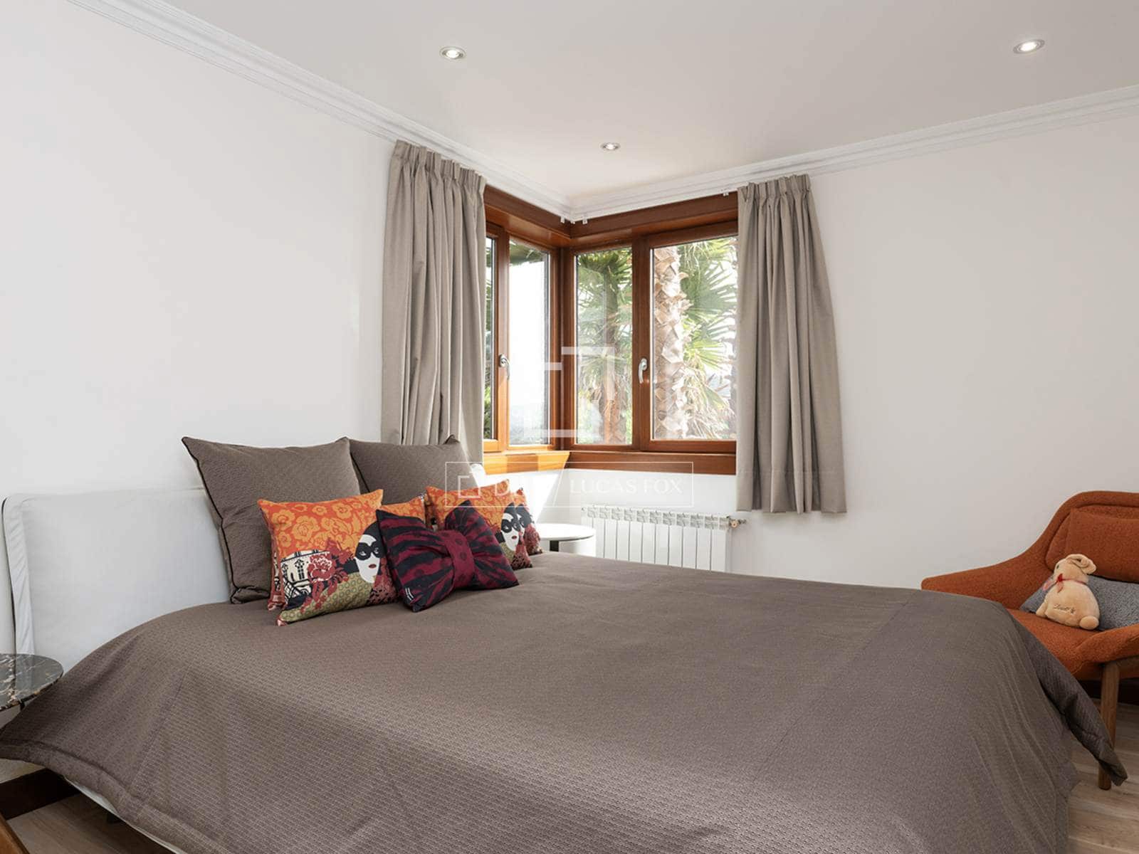 3 slaapkamer Villa te koop in Mos met zwembad garage - € 690.000 (Ref: 9803794)