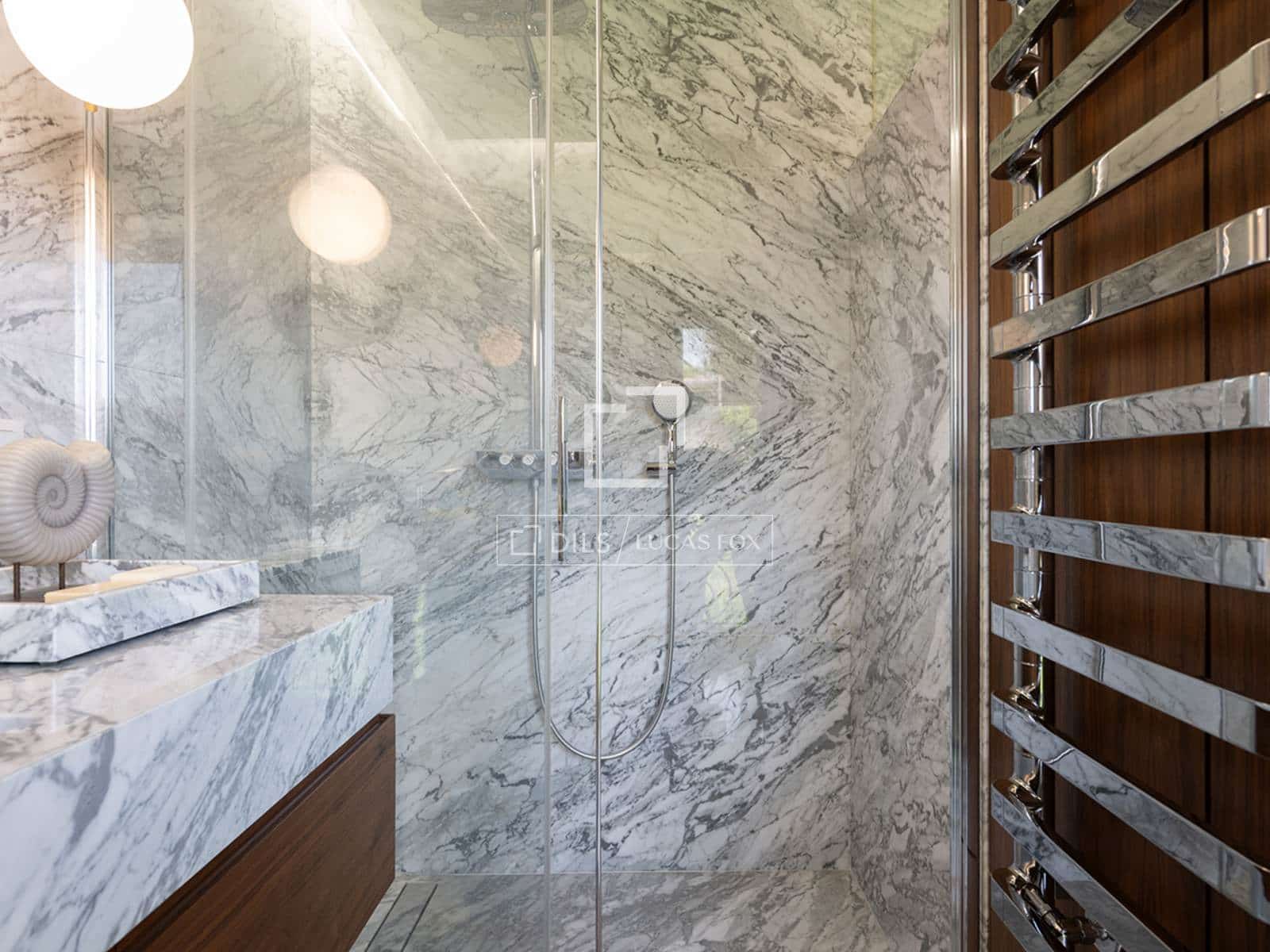 3 slaapkamer Villa te koop in Mos met zwembad garage - € 690.000 (Ref: 9803794)