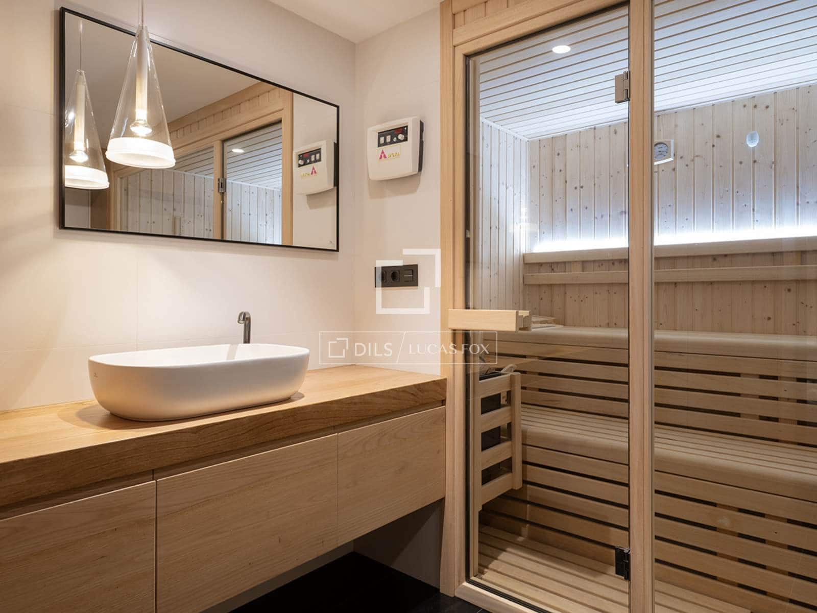 3 slaapkamer Villa te koop in Mos met zwembad garage - € 690.000 (Ref: 9803794)