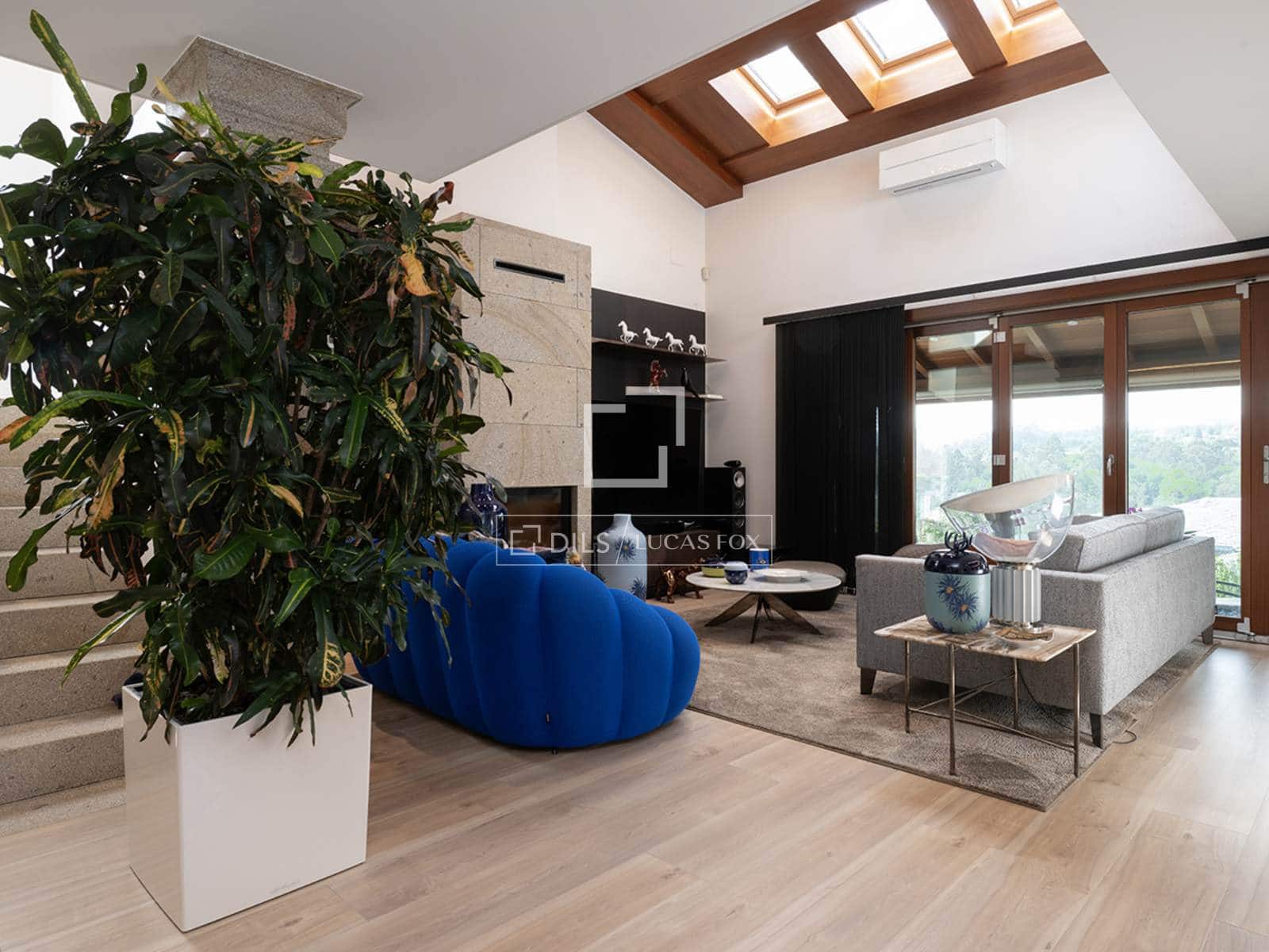 3 slaapkamer Villa te koop in Mos met zwembad garage - € 690.000 (Ref: 9803794)