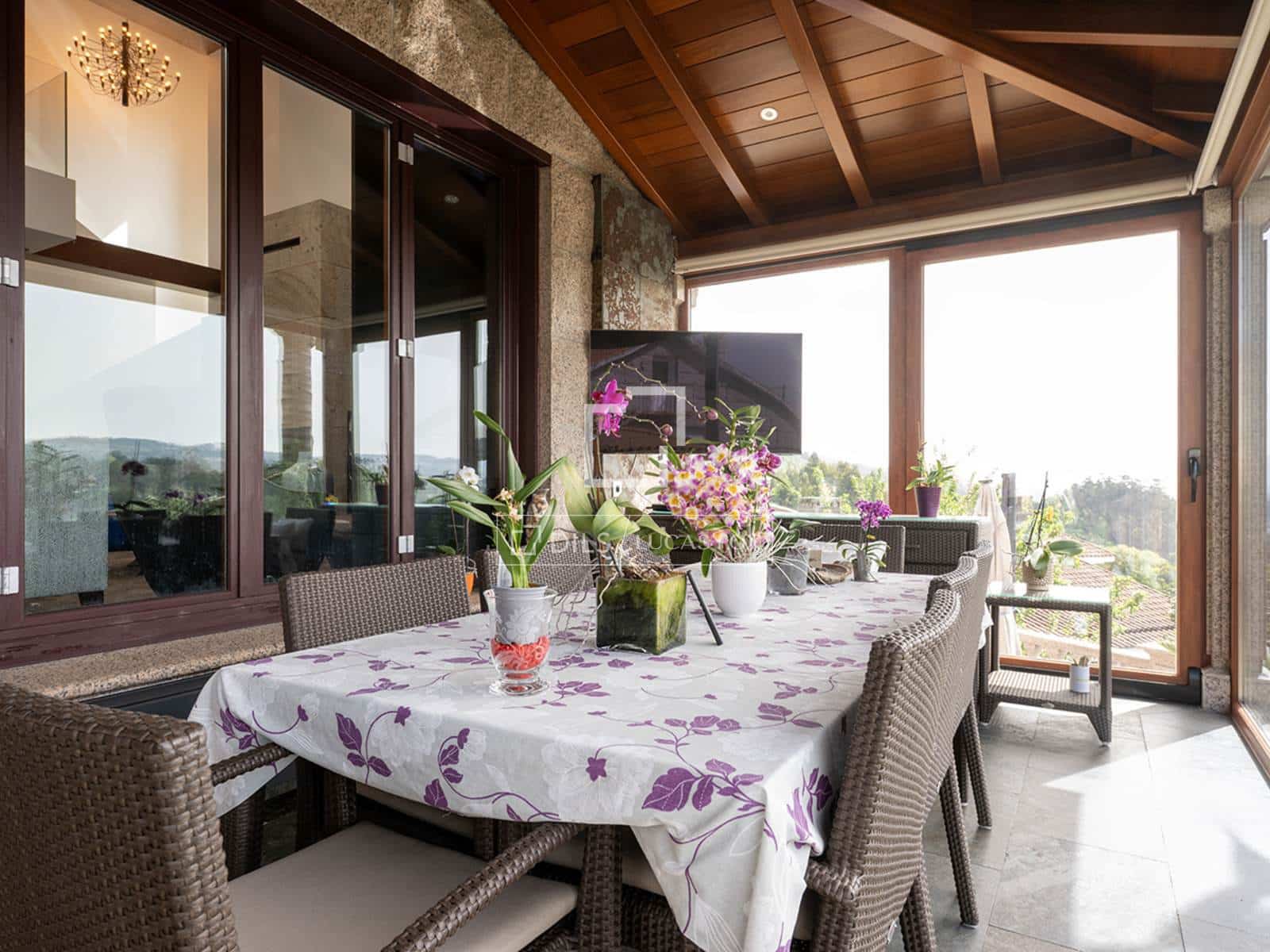 3 slaapkamer Villa te koop in Mos met zwembad garage - € 690.000 (Ref: 9803794)