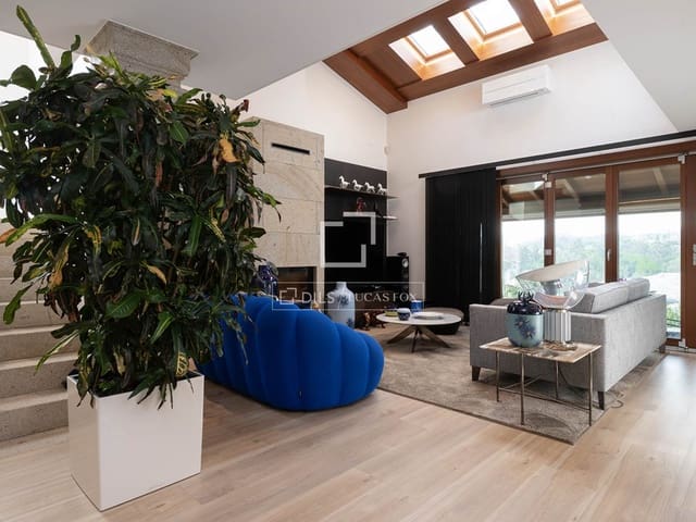 3 slaapkamer Villa te koop in Mos met zwembad garage - € 690.000 (Ref: 9803794)