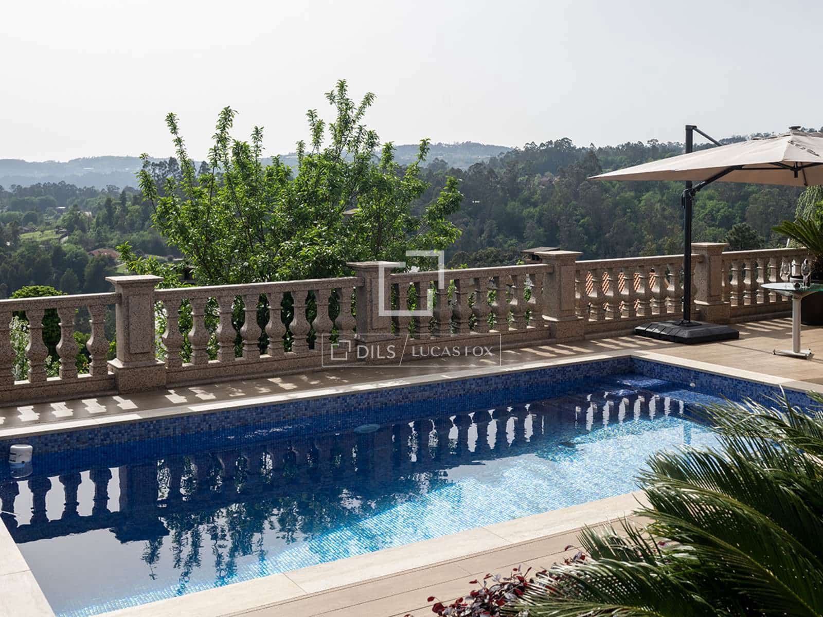 3 slaapkamer Villa te koop in Mos met zwembad garage - € 690.000 (Ref: 9803794)