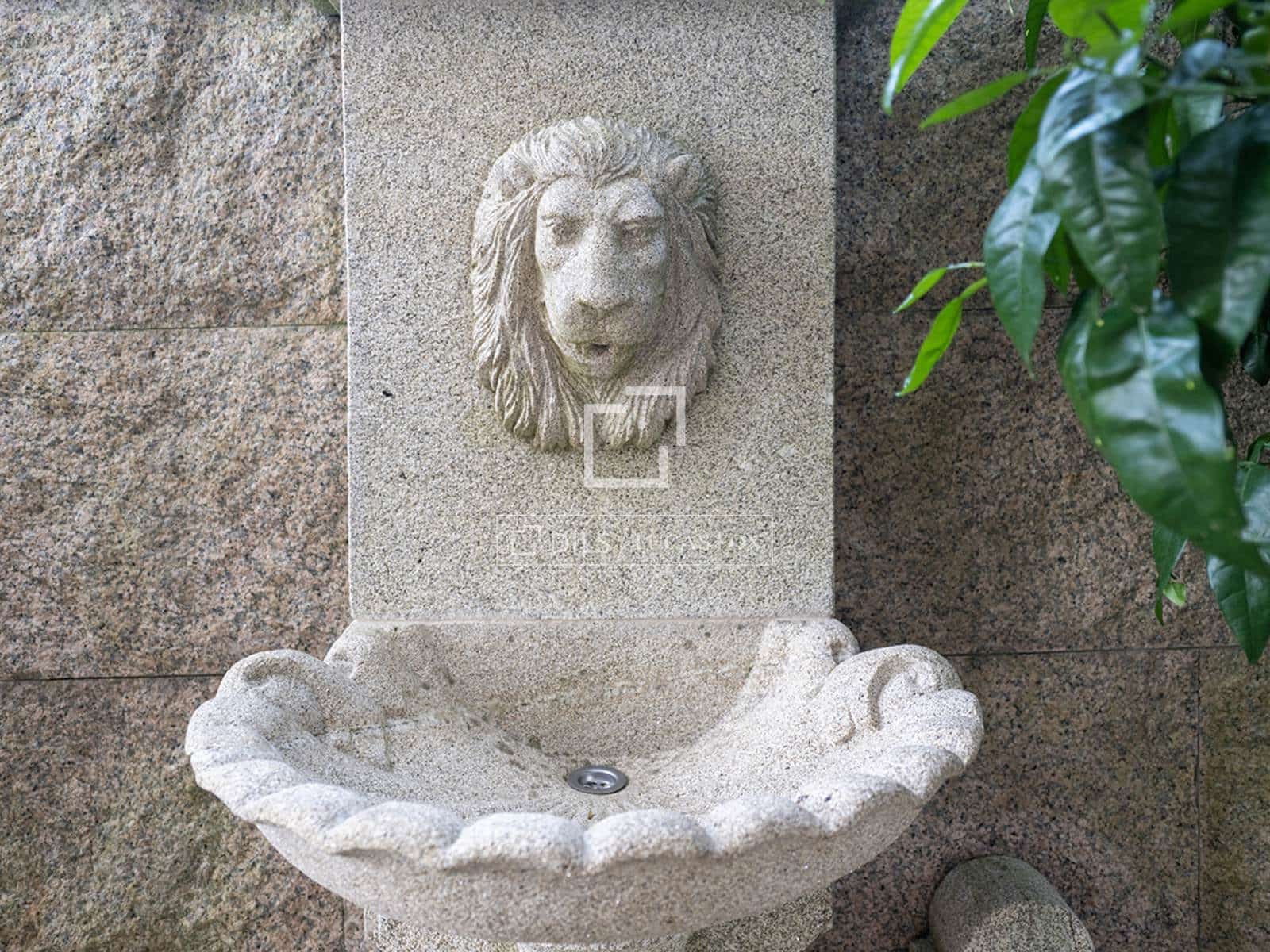 3 slaapkamer Villa te koop in Mos met zwembad garage - € 690.000 (Ref: 9803794)