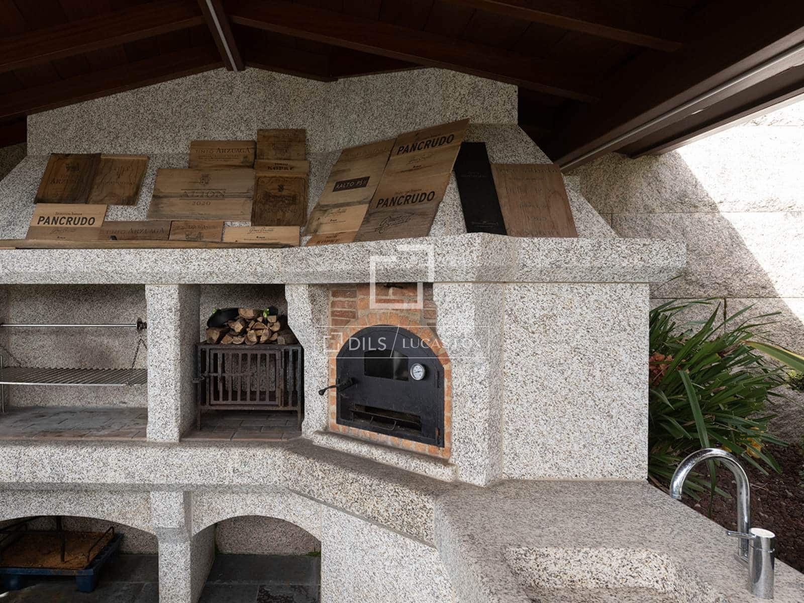 3 slaapkamer Villa te koop in Mos met zwembad garage - € 690.000 (Ref: 9803794)