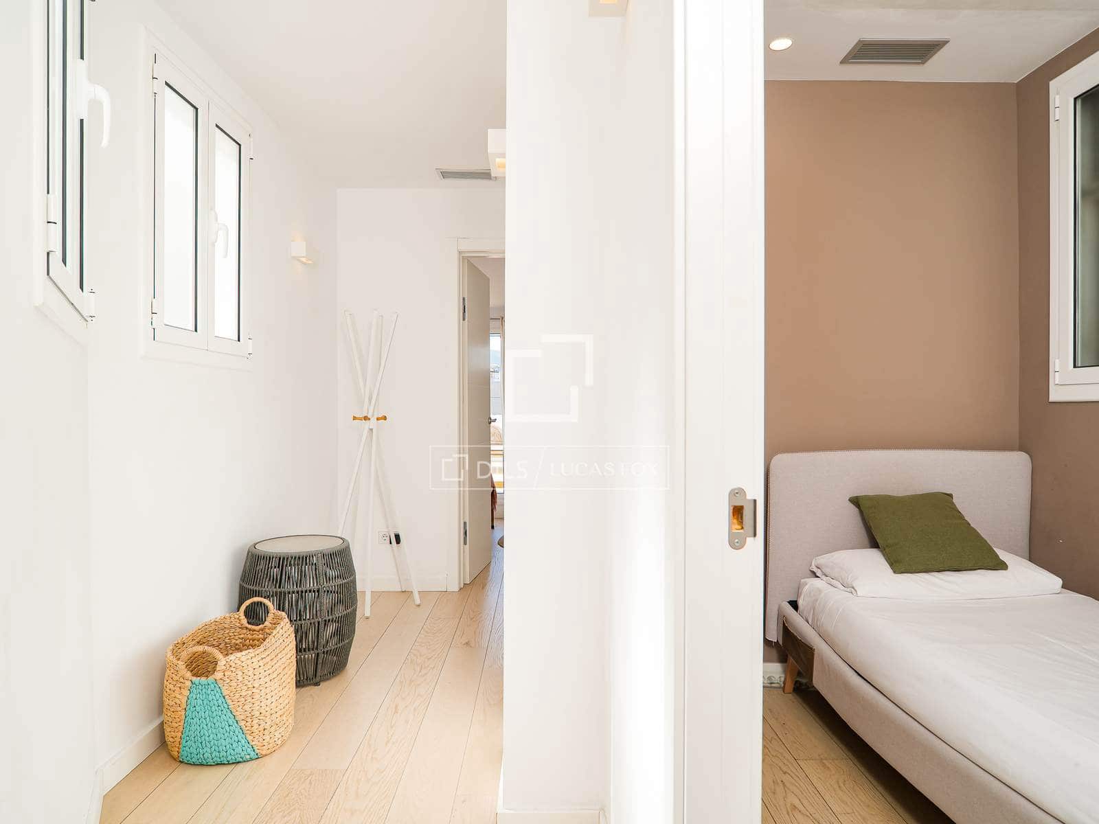 3 bedroom Penthouse for sale in Barcelona city - € 815,000 (Ref: 9804809)