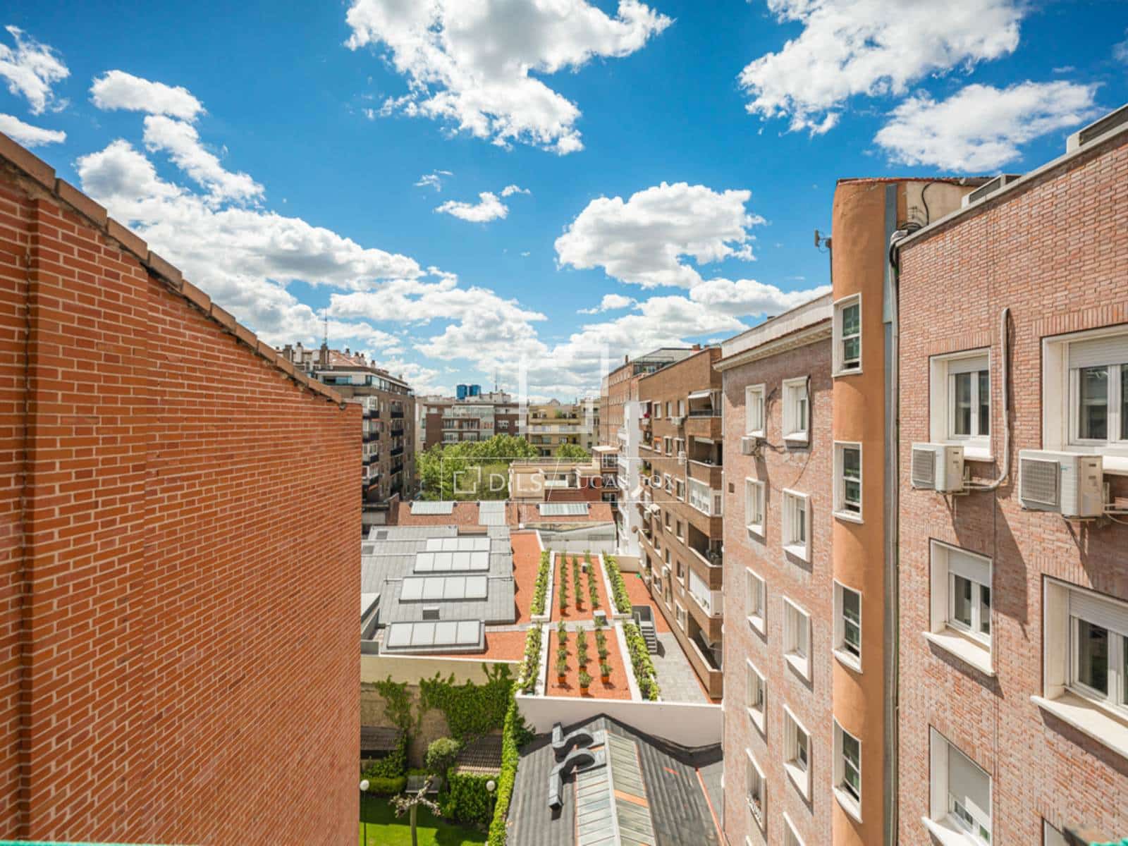 2 Zimmer Penthouse zu verkaufen in Madrid Stadt - 898.000 € (Ref: 9804972)