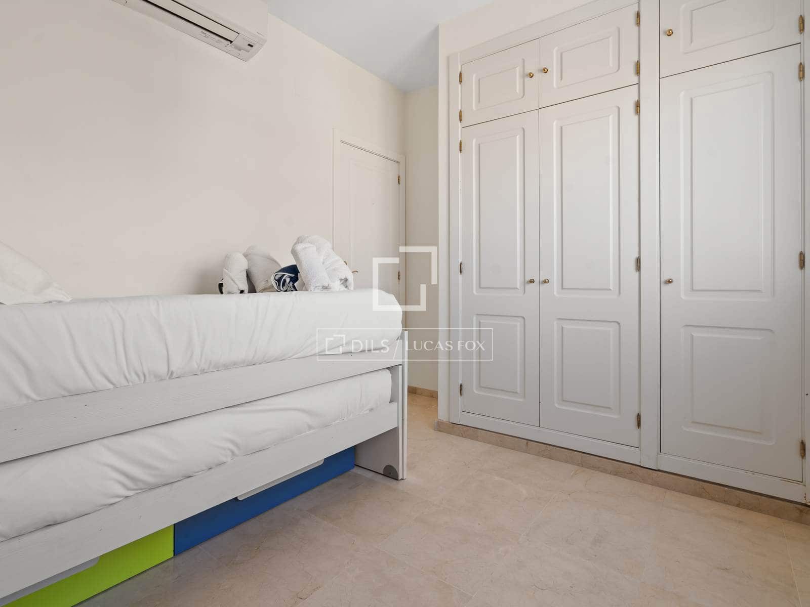 3 chambre Appartement à vendre à Estepona avec piscine garage - 670 000 € (Ref: 9805386)