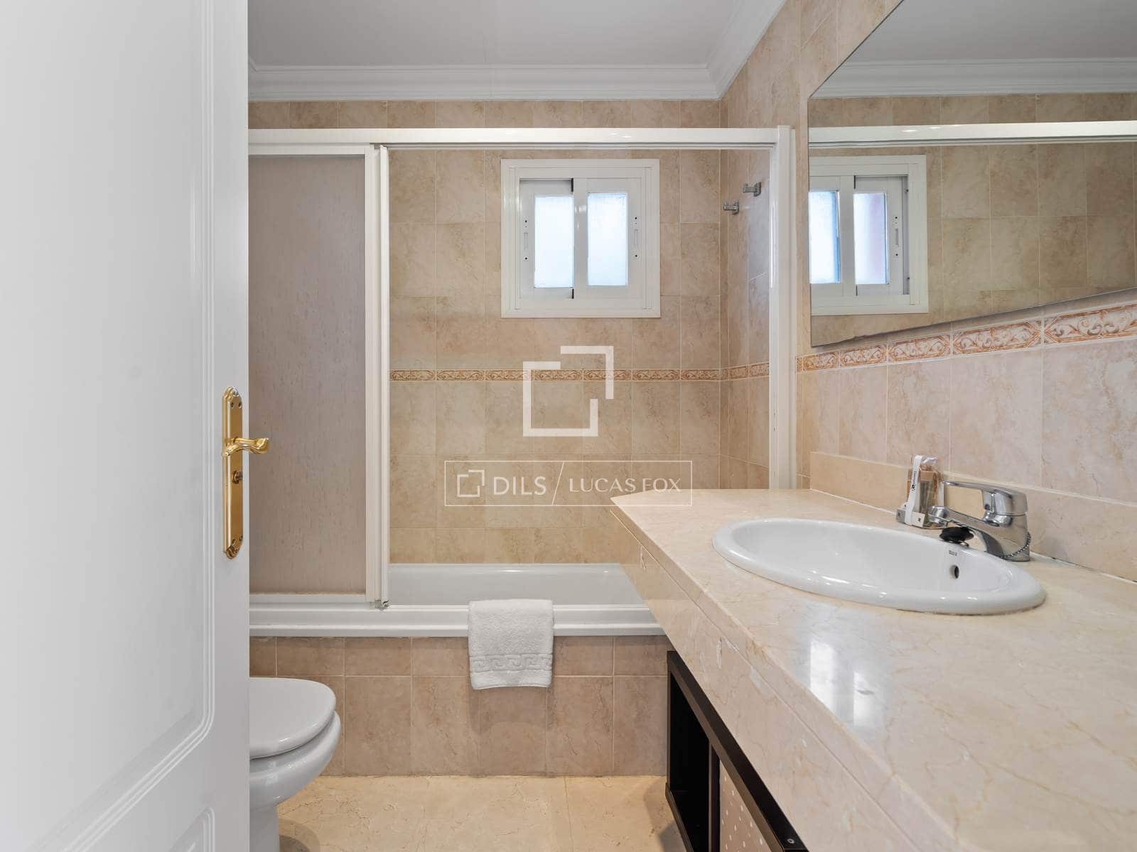 3 chambre Appartement à vendre à Estepona avec piscine garage - 670 000 € (Ref: 9805386)