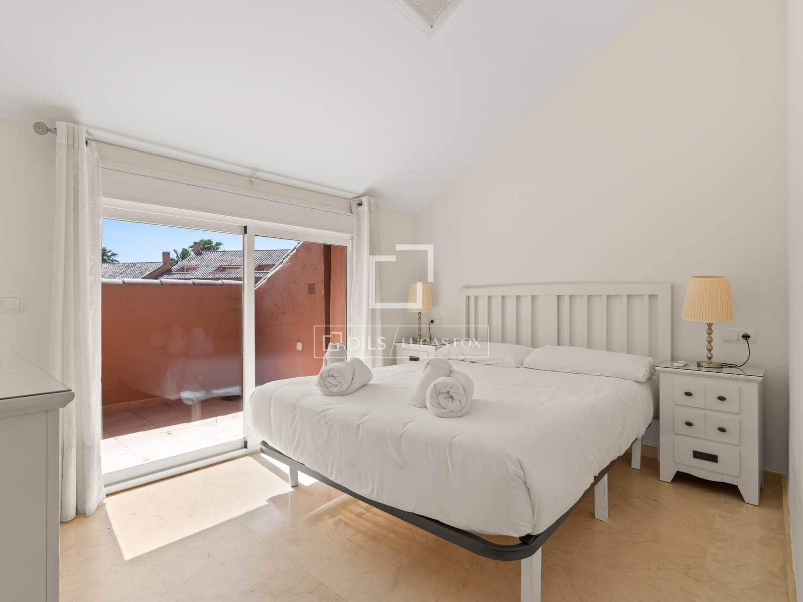 3 chambre Appartement à vendre à Estepona avec piscine garage - 670 000 € (Ref: 9805386)