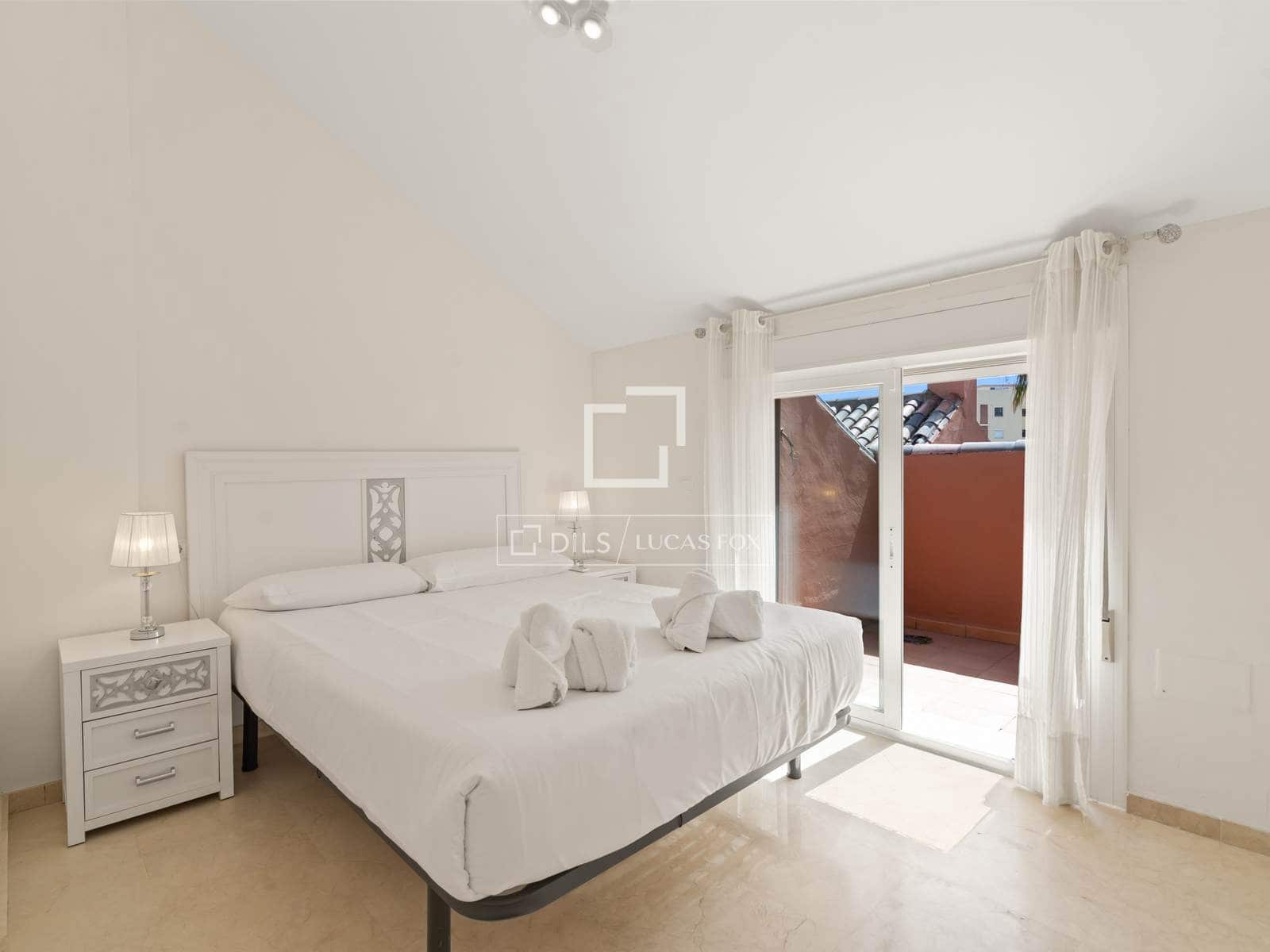 3 chambre Appartement à vendre à Estepona avec piscine garage - 670 000 € (Ref: 9805386)