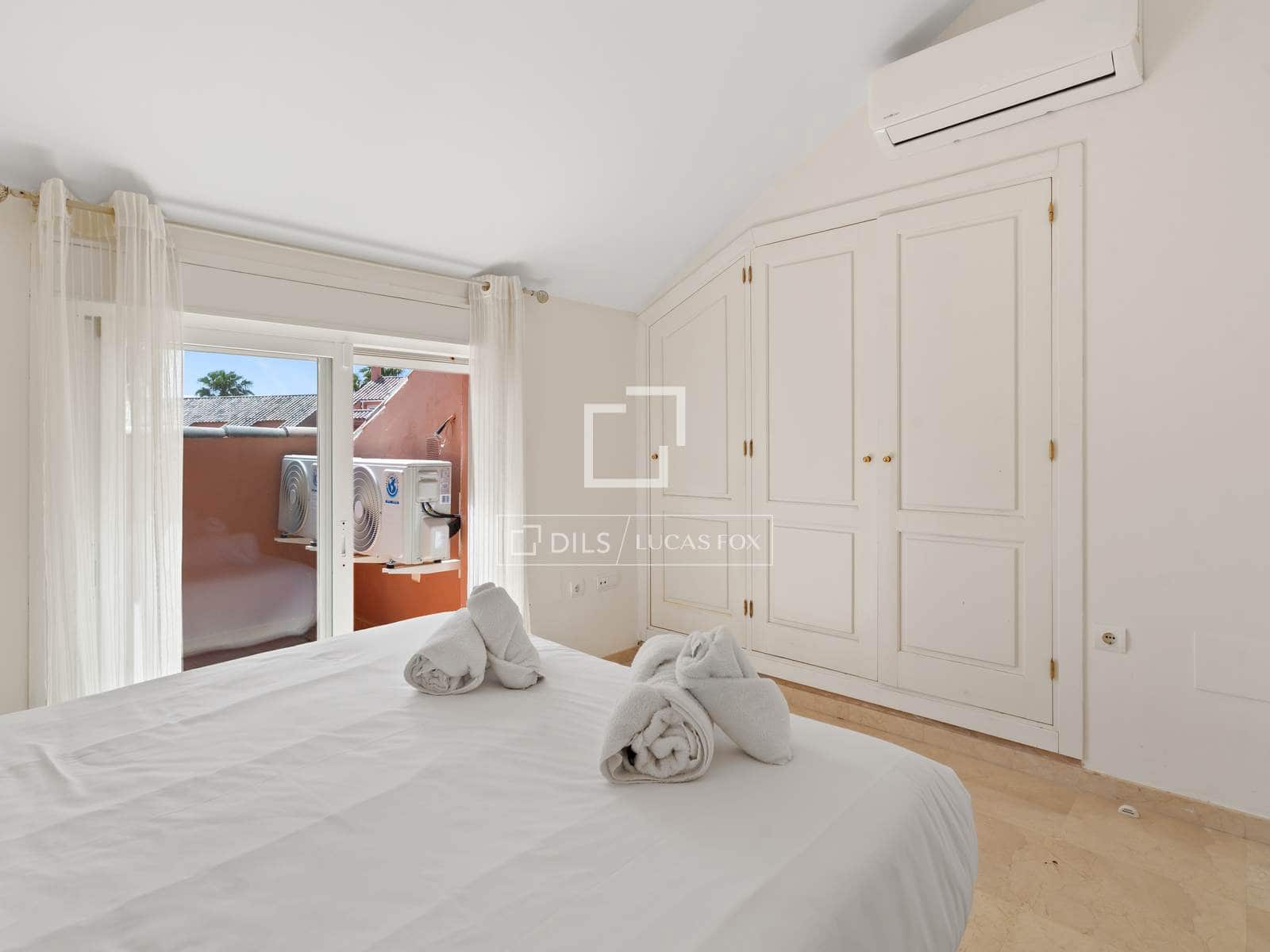 3 chambre Appartement à vendre à Estepona avec piscine garage - 670 000 € (Ref: 9805386)