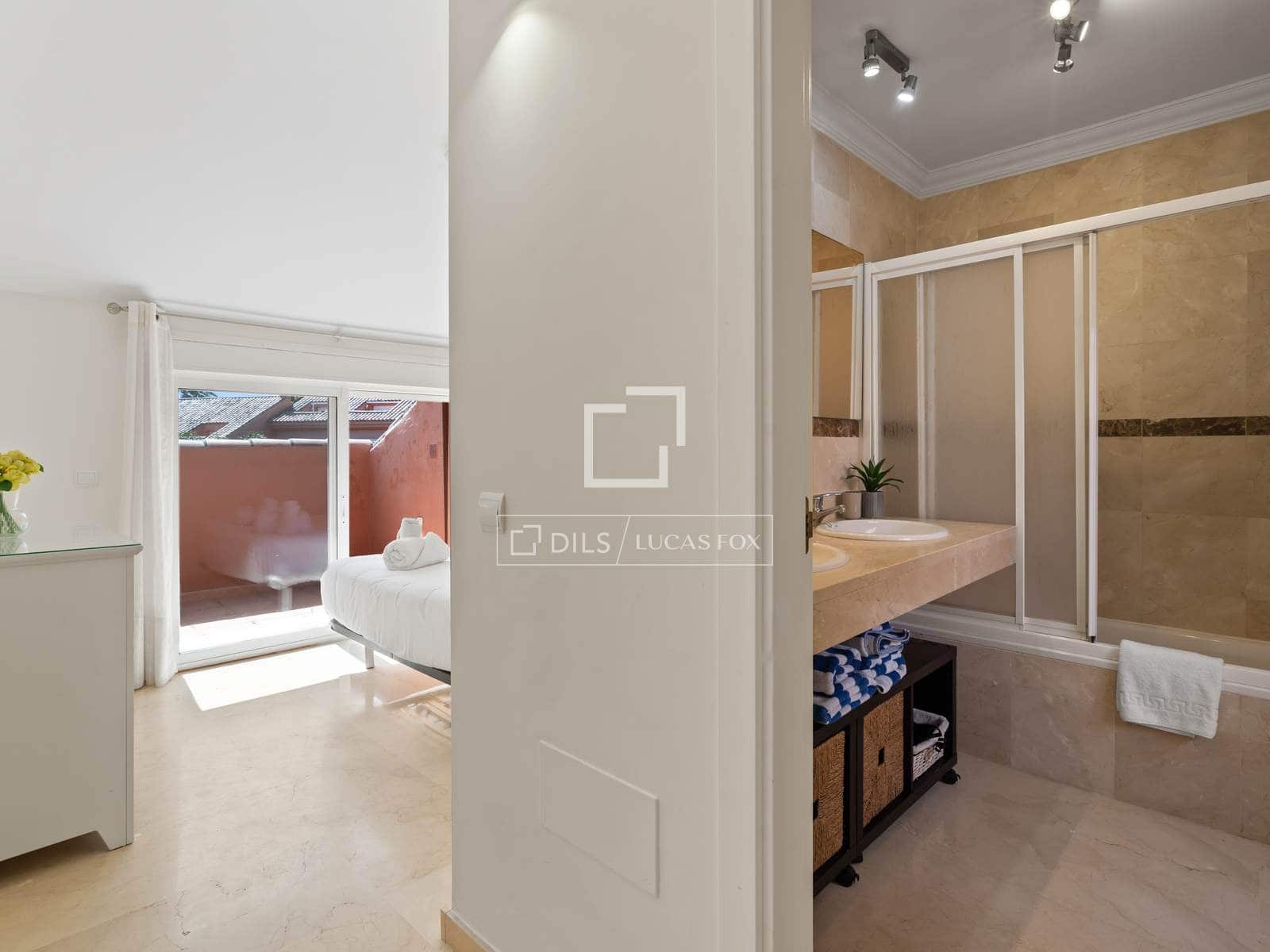 3 chambre Appartement à vendre à Estepona avec piscine garage - 670 000 € (Ref: 9805386)