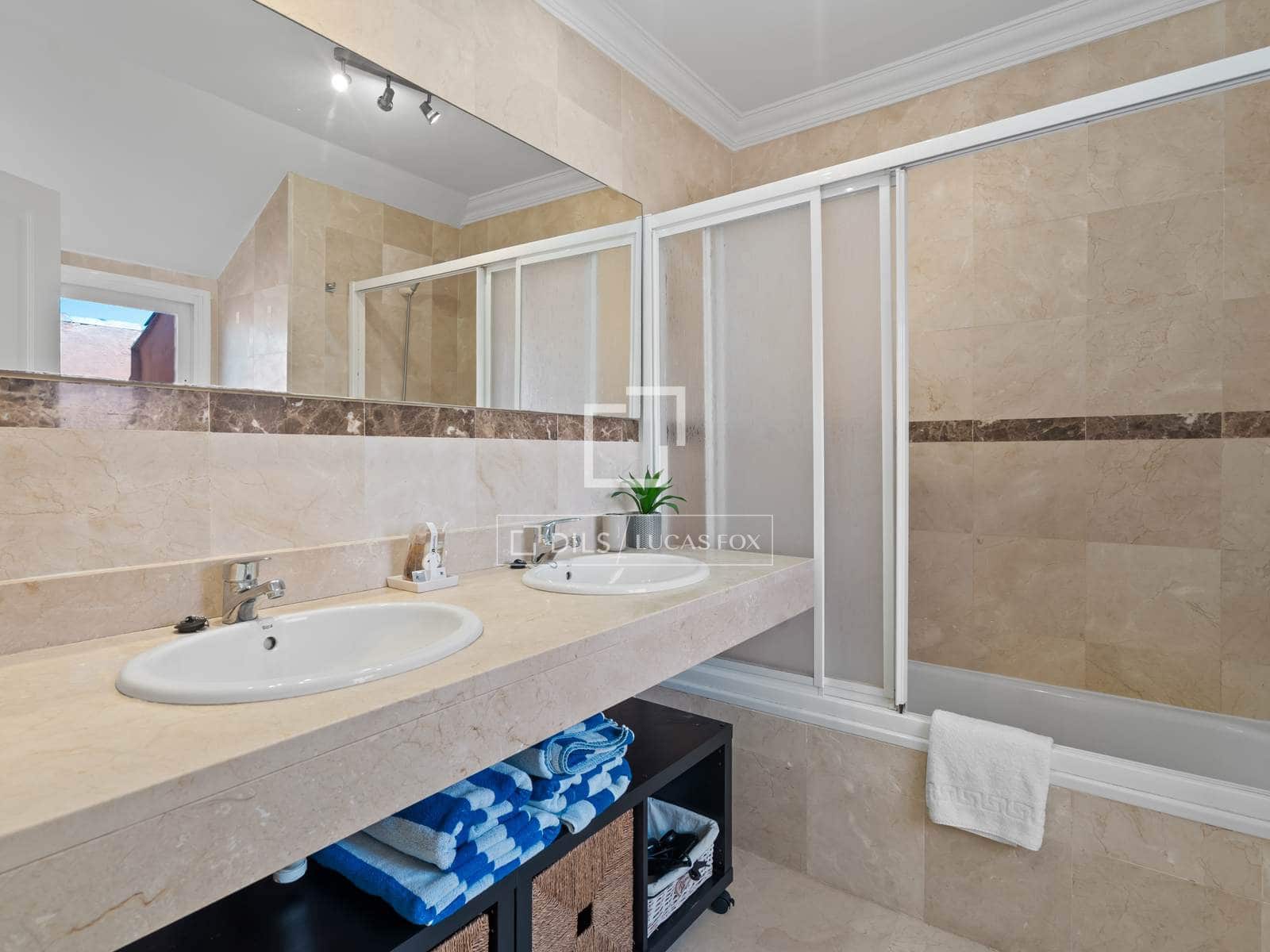 3 chambre Appartement à vendre à Estepona avec piscine garage - 670 000 € (Ref: 9805386)
