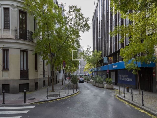 2 soveværelse Lejlighed til salg i Rios Rosas, Madrid by med garage - € 980.000 (Ref: 9805390)