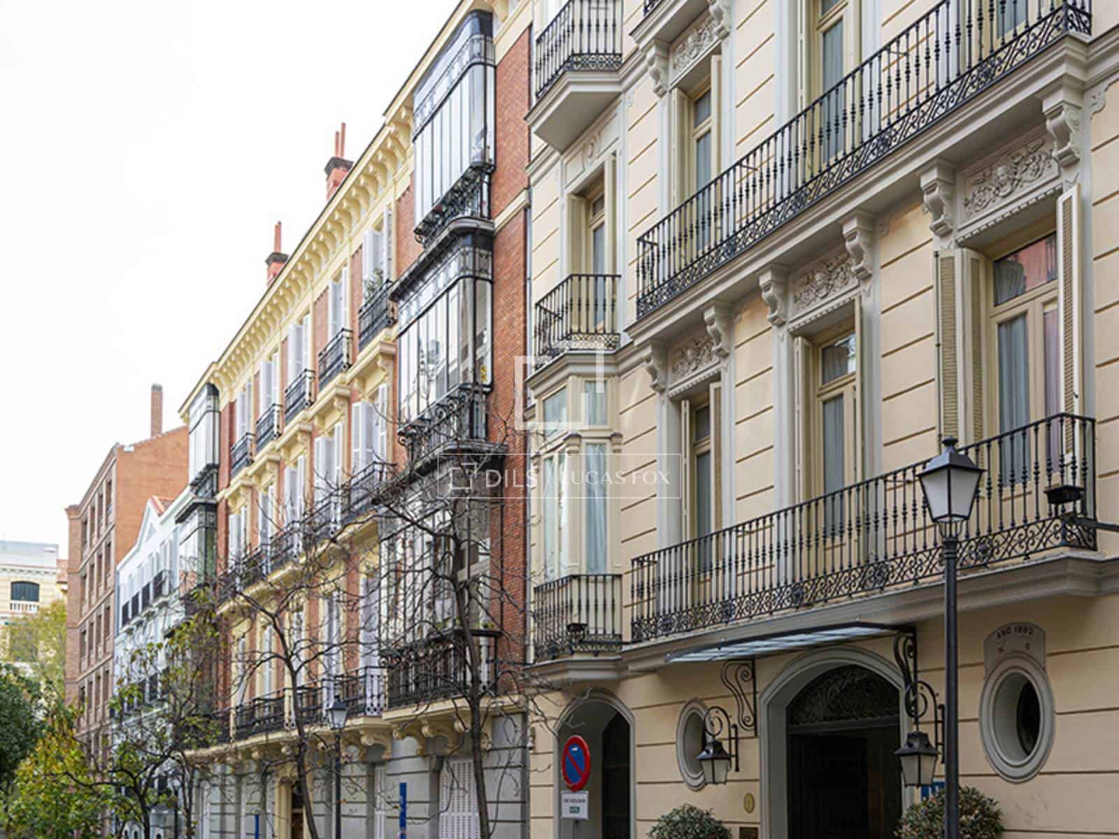 2 soveværelse Lejlighed til salg i Madrid by med garage - € 980.000 (Ref: 9805390)