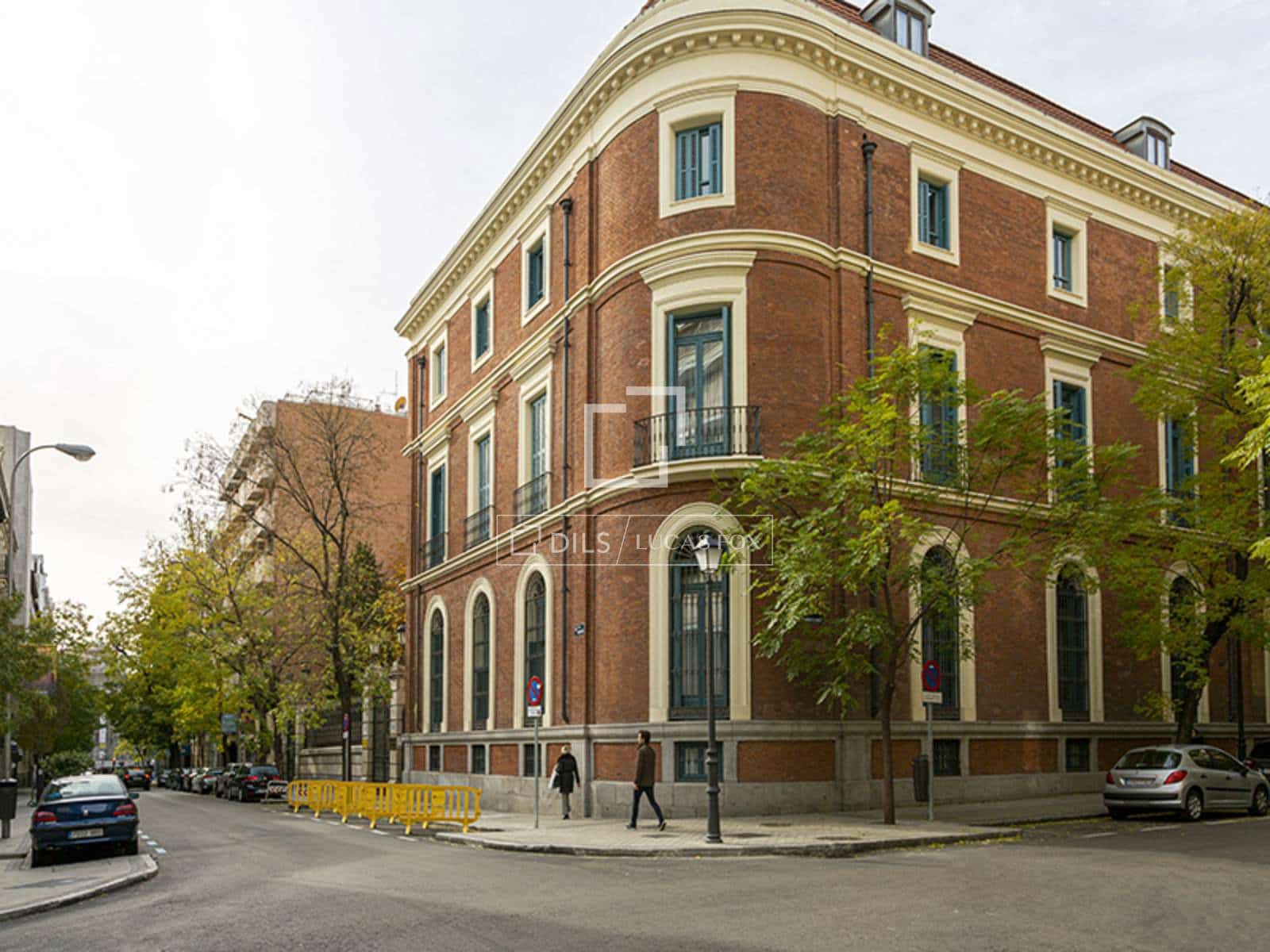 2 soveværelse Lejlighed til salg i Madrid by med garage - € 980.000 (Ref: 9805390)