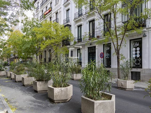 2 soveværelse Lejlighed til salg i Rios Rosas, Madrid by med garage - € 980.000 (Ref: 9805390)