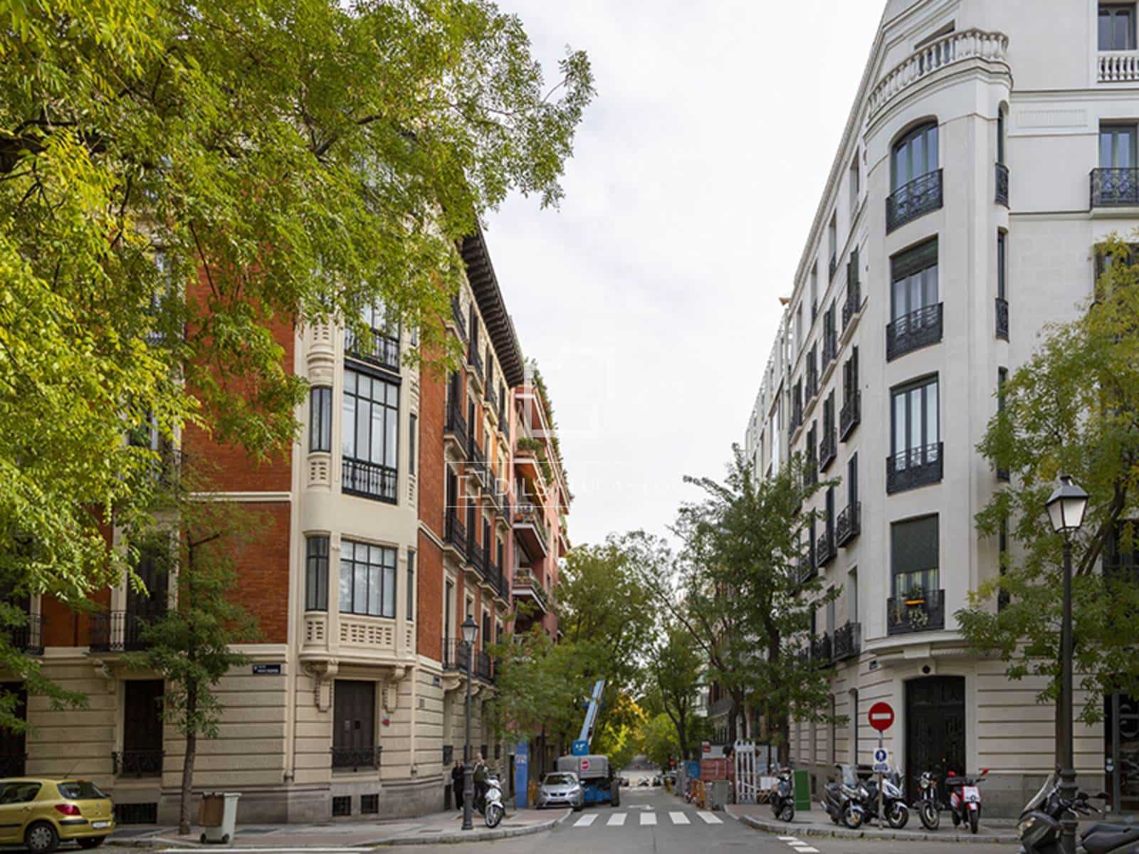 2 soveværelse Lejlighed til salg i Madrid by med garage - € 980.000 (Ref: 9805390)