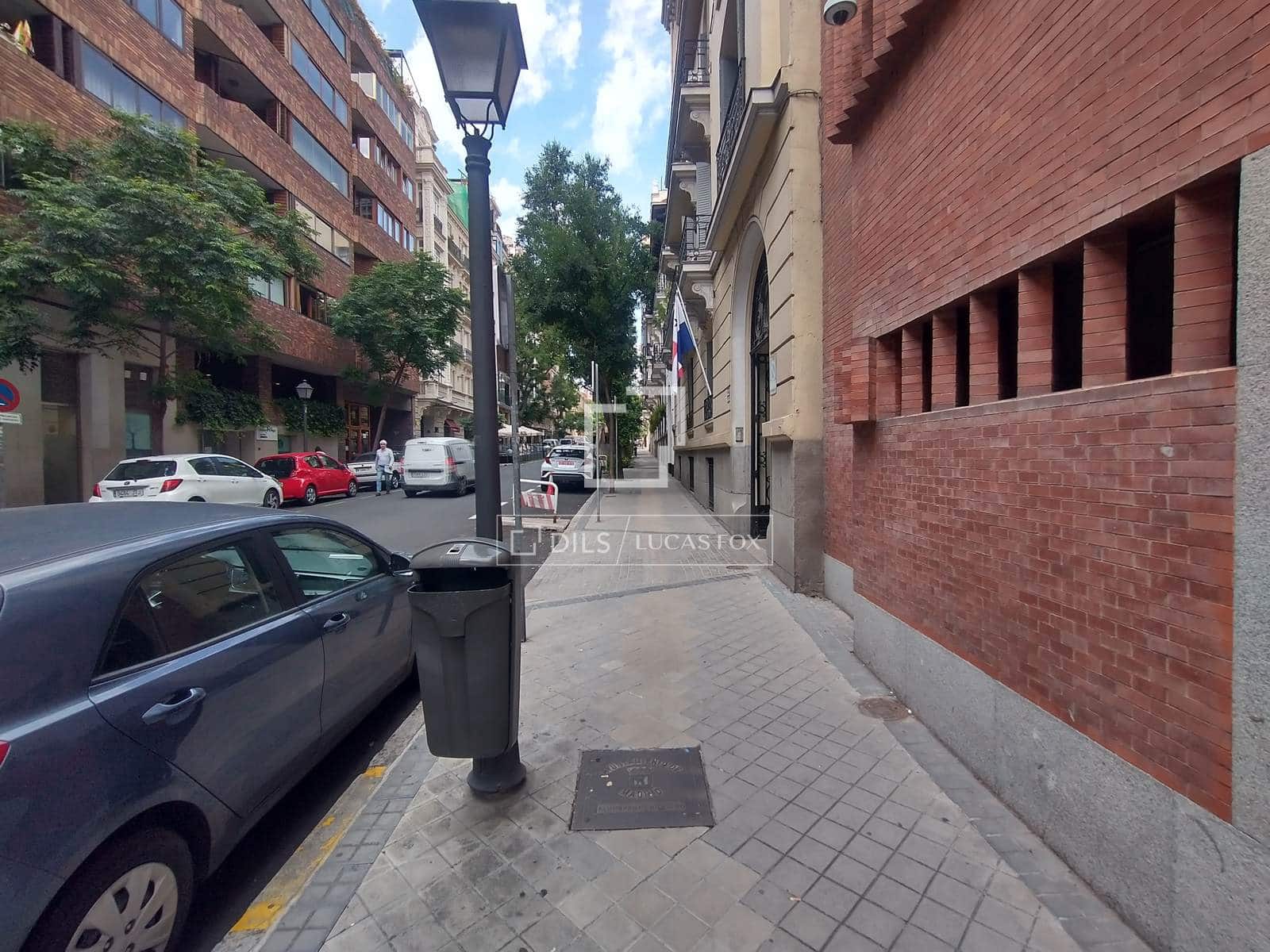 2 bedroom Apartment for sale in Madrid city with garage - € 980,000 (Ref: 9805390)